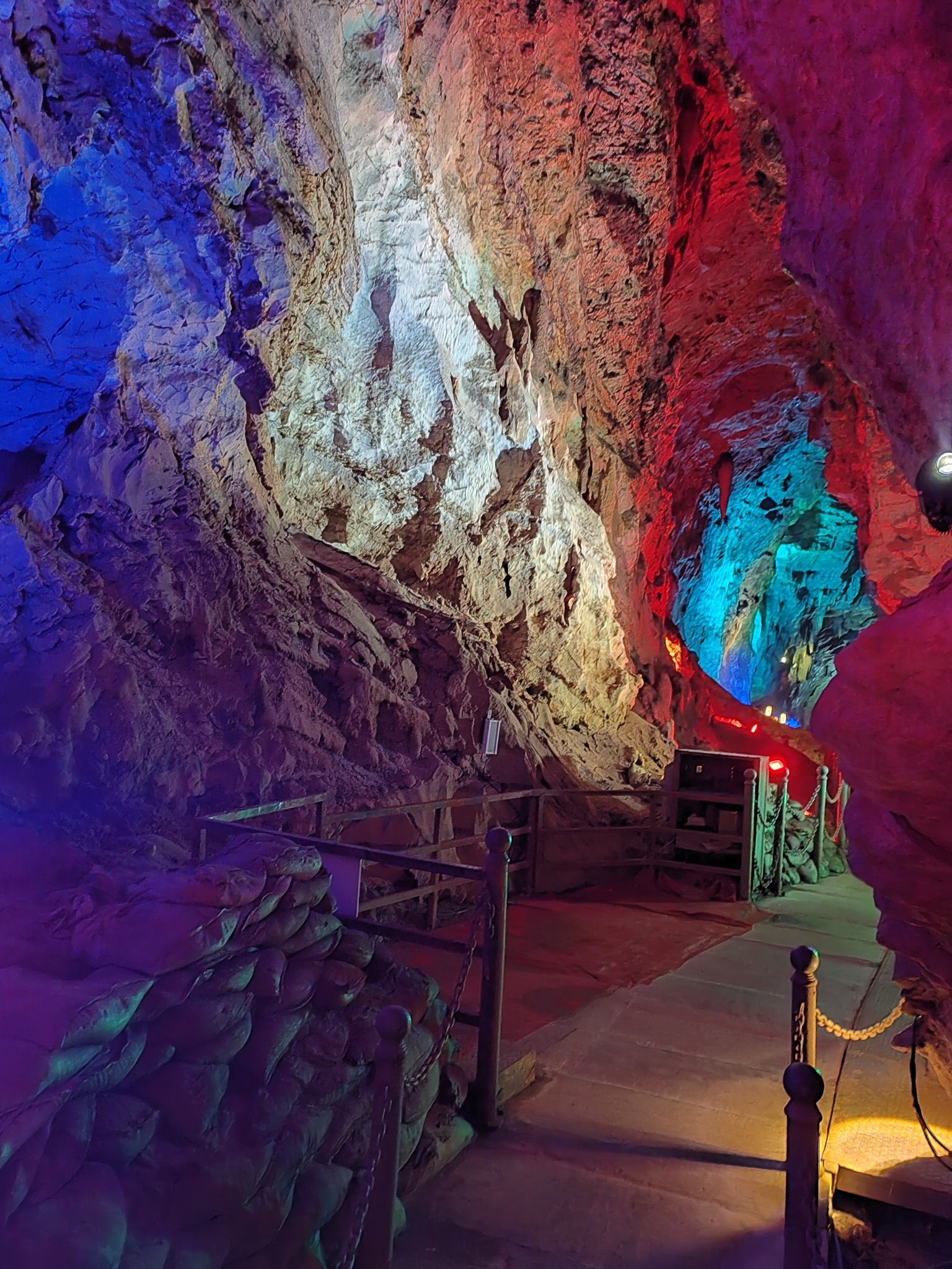 八奇洞旅行图片 3