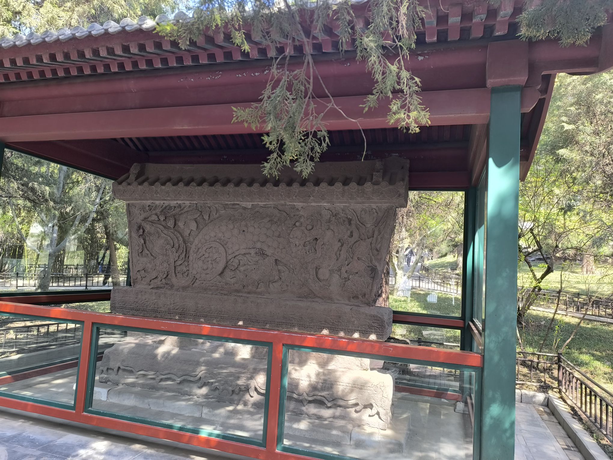 北海公园-铁影壁