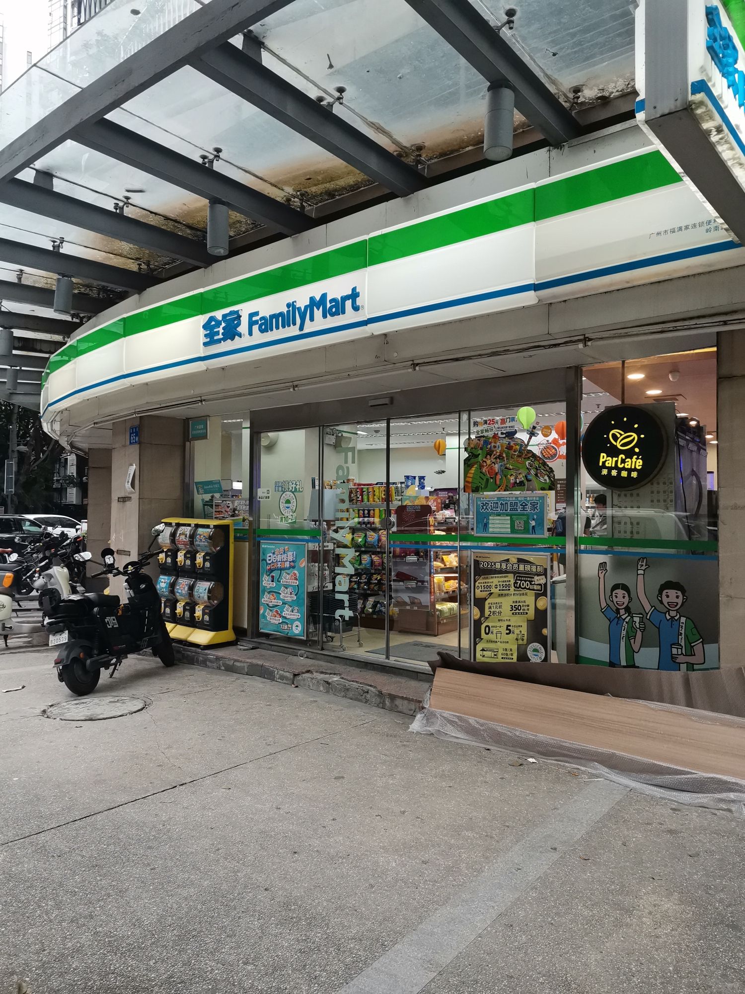 全家便利店(新世界2店)