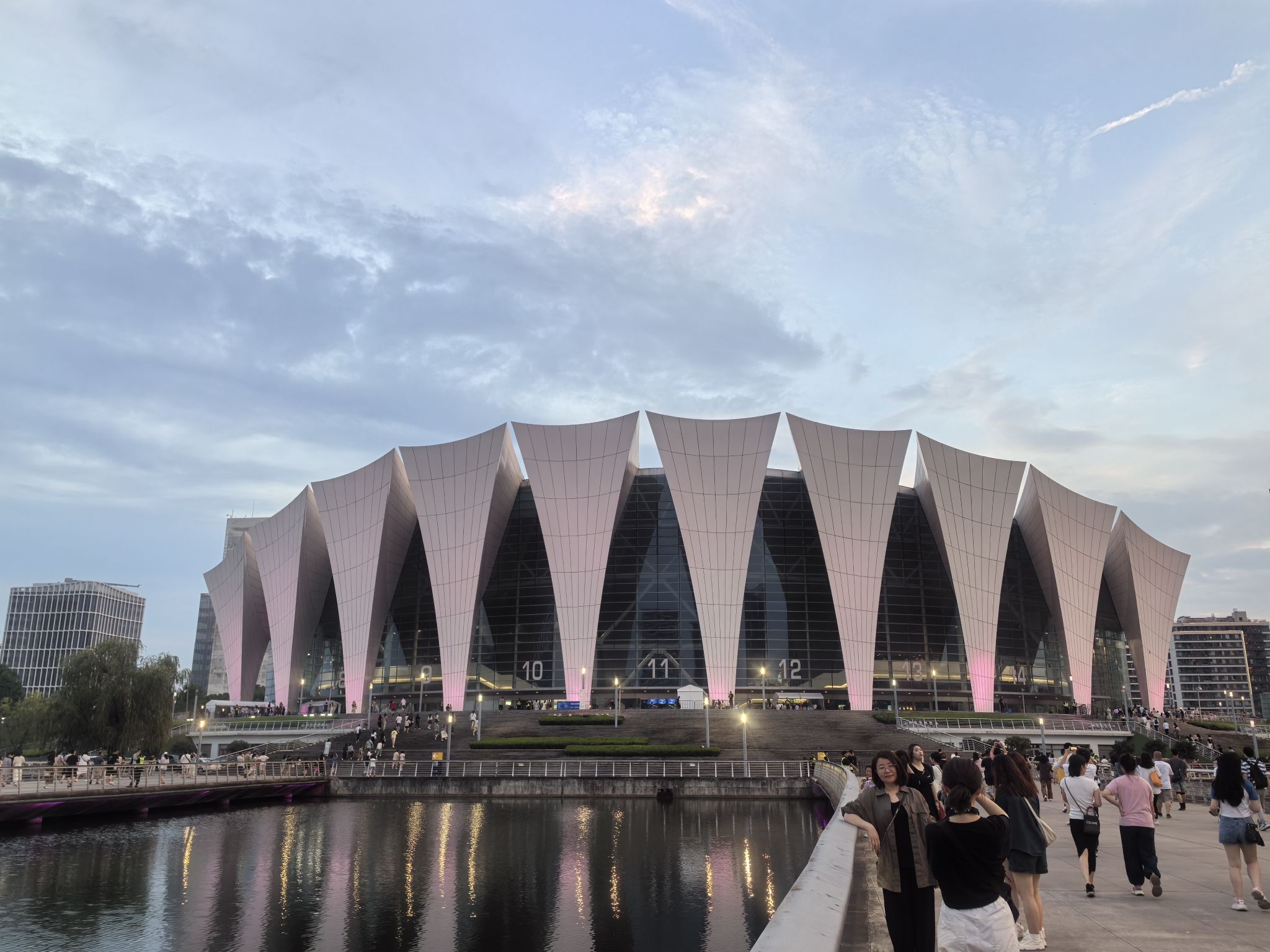 场地封面-上海东方体育中心-足球场