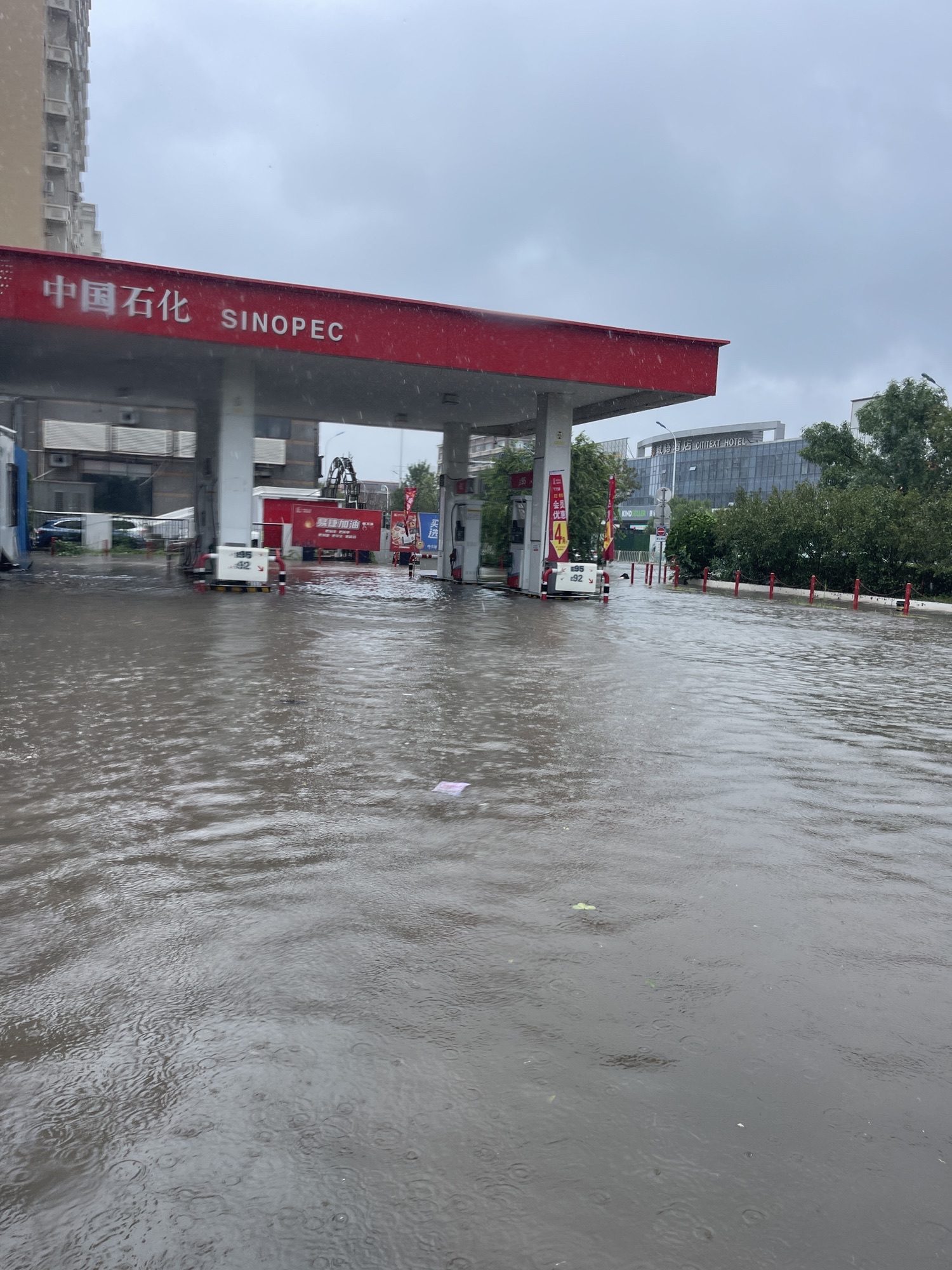 中国石化新港路加油站