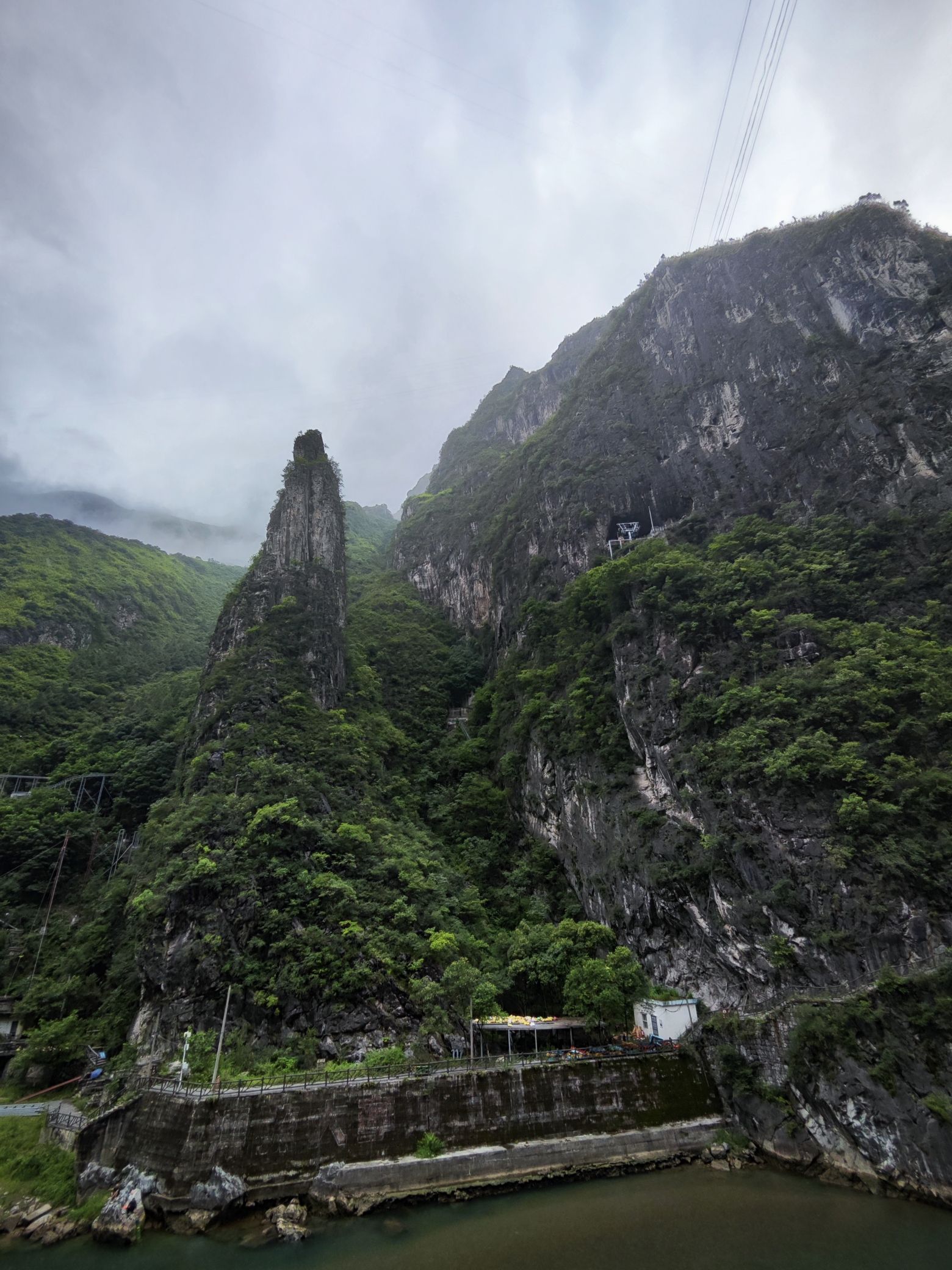 灵巫洞景区旅行图片 1