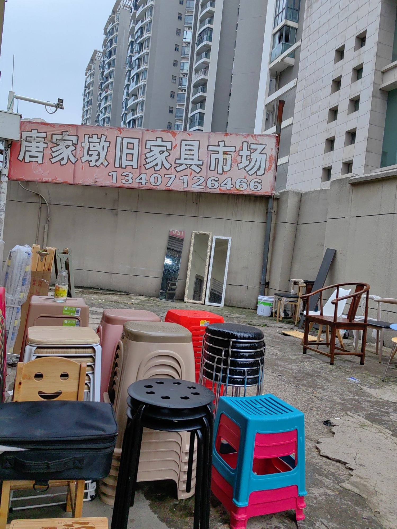 唐家墩旧家具市场