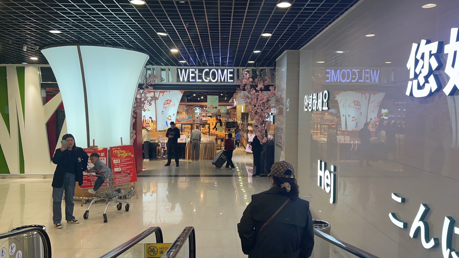 汉正街品牌服饰批发广场精品女装区(汉正品牌大楼店)