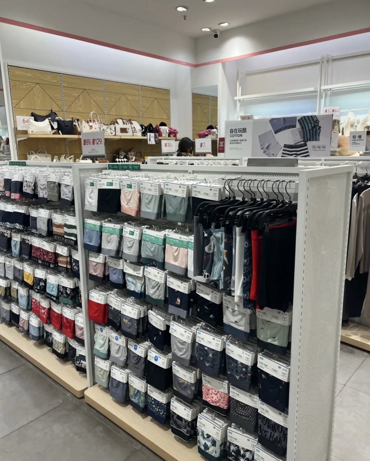 Hotwind热风(光谷天地店)