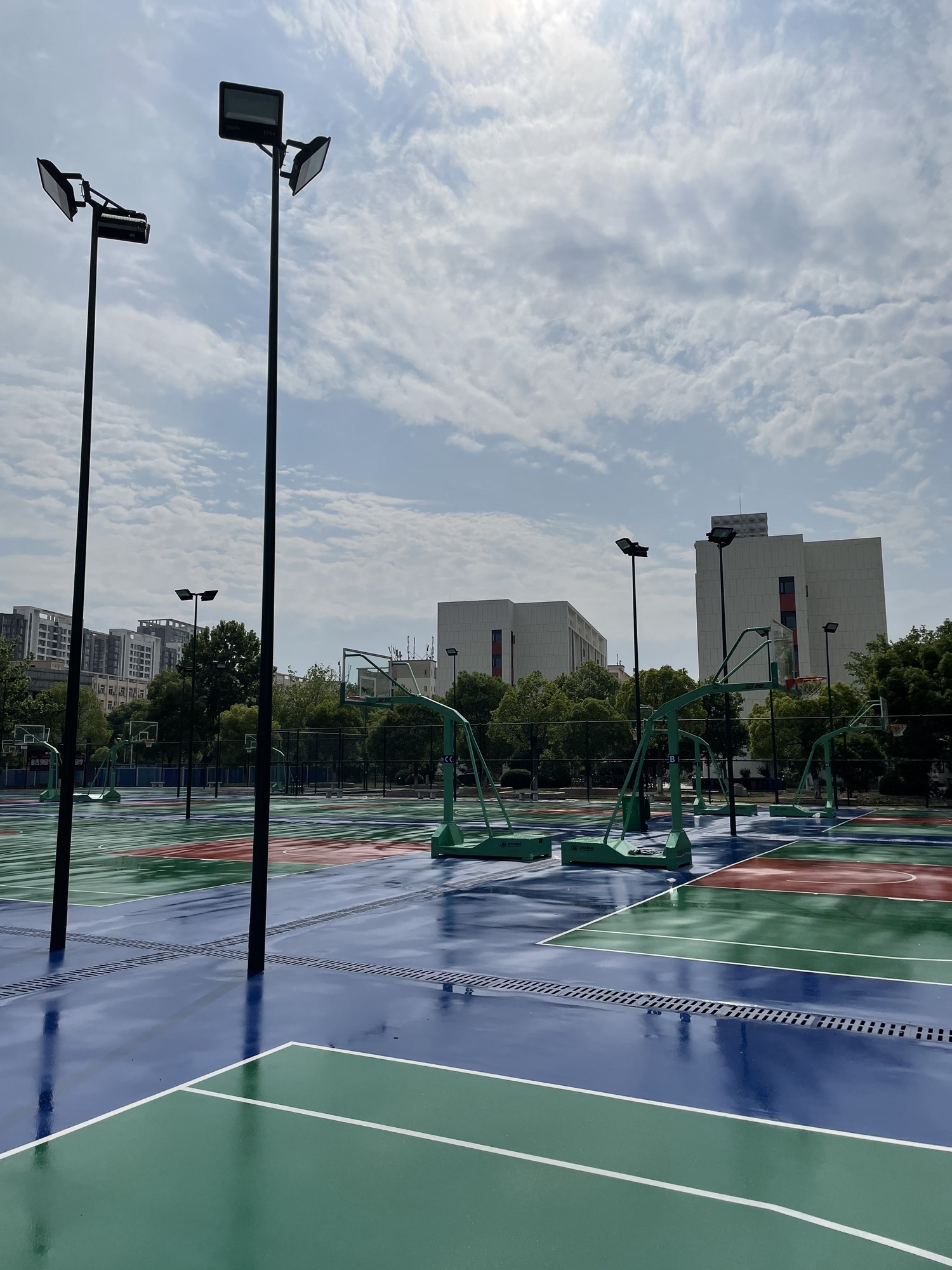 场地封面-武汉理工大学南湖校区北篮球场