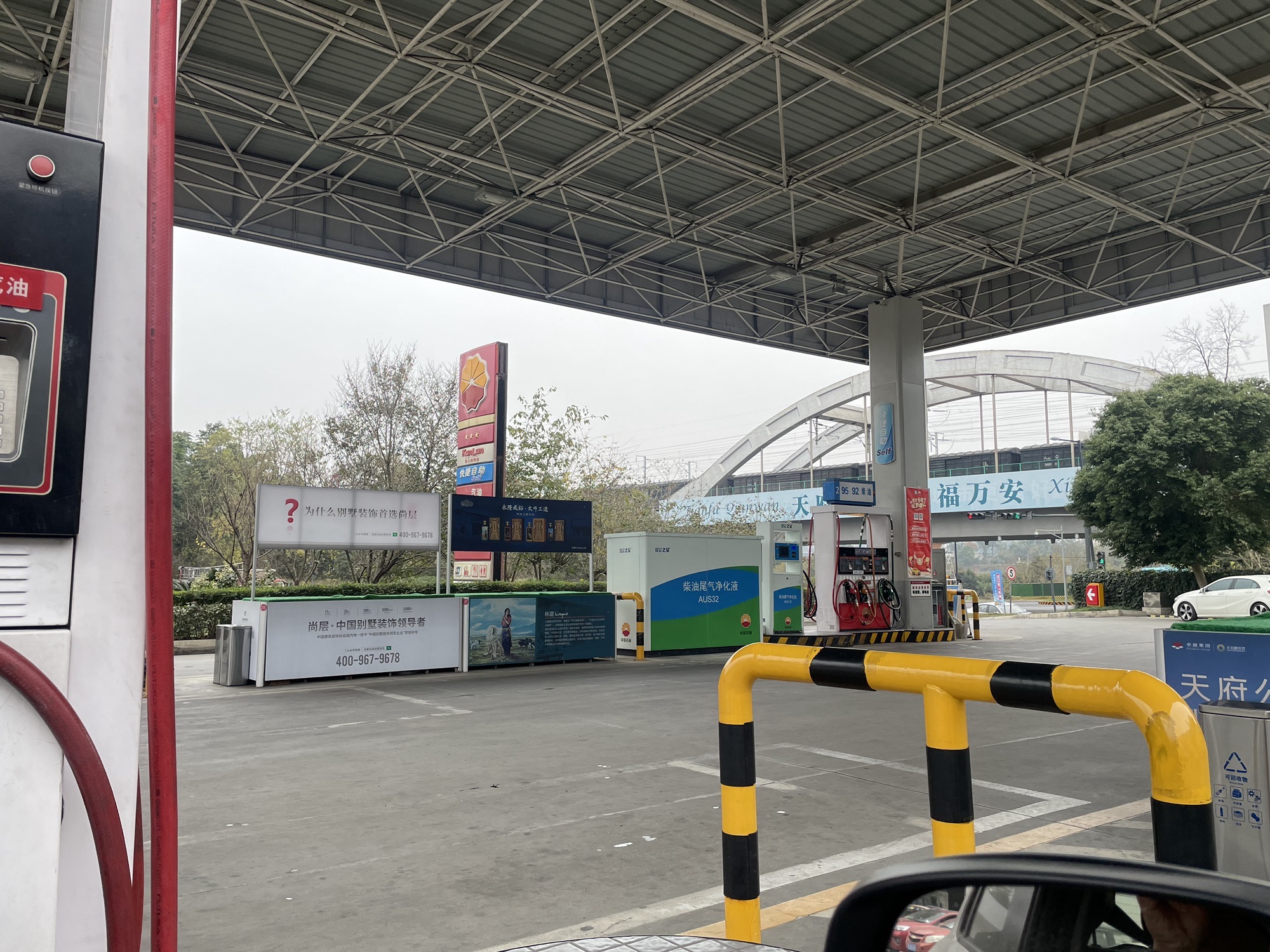 中国石油万里加油站
