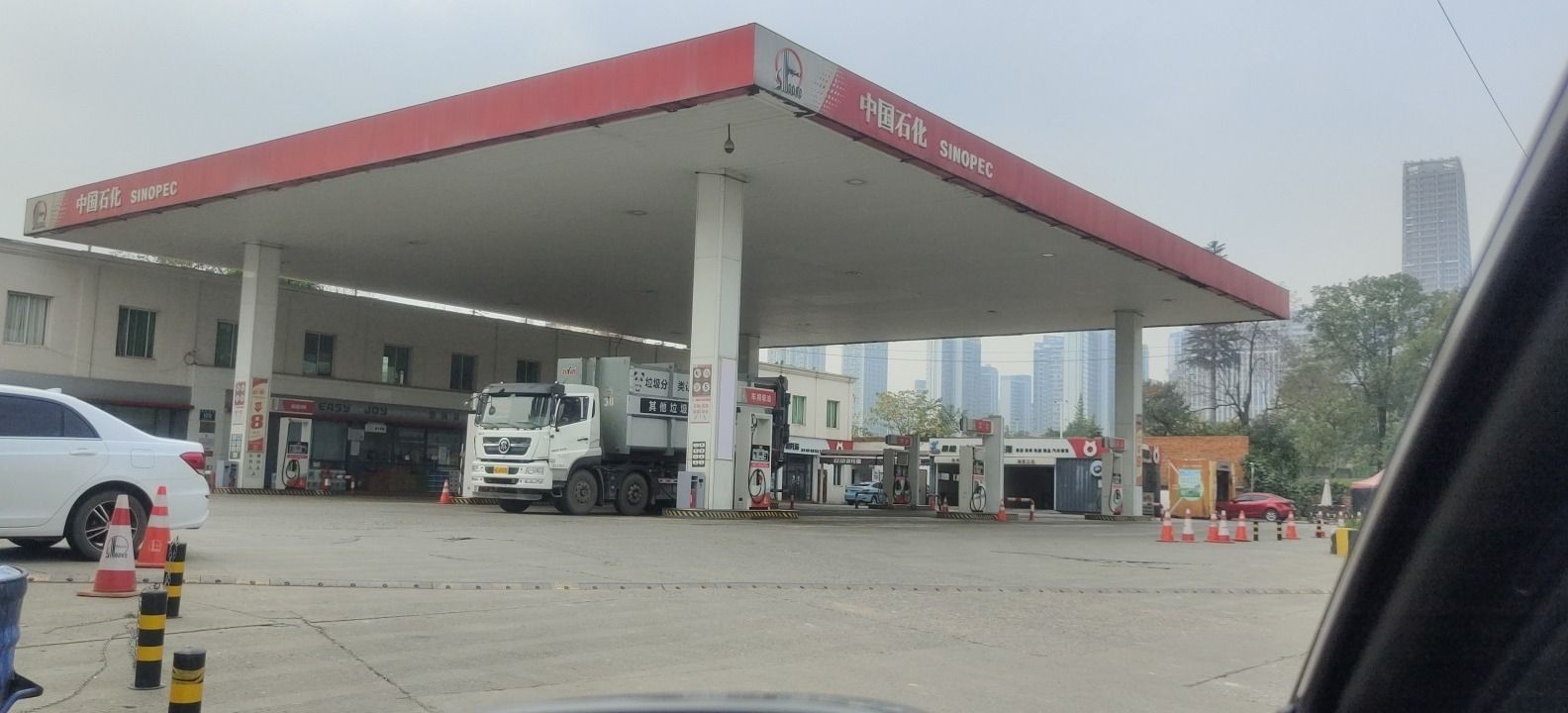 中国石化柳树加油站