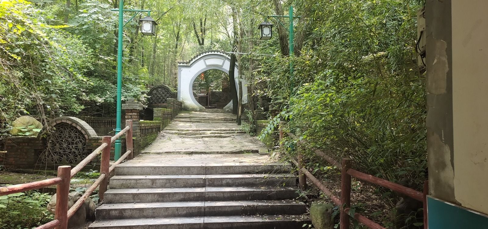 聚龙山莲花洞景区旅行图片 1