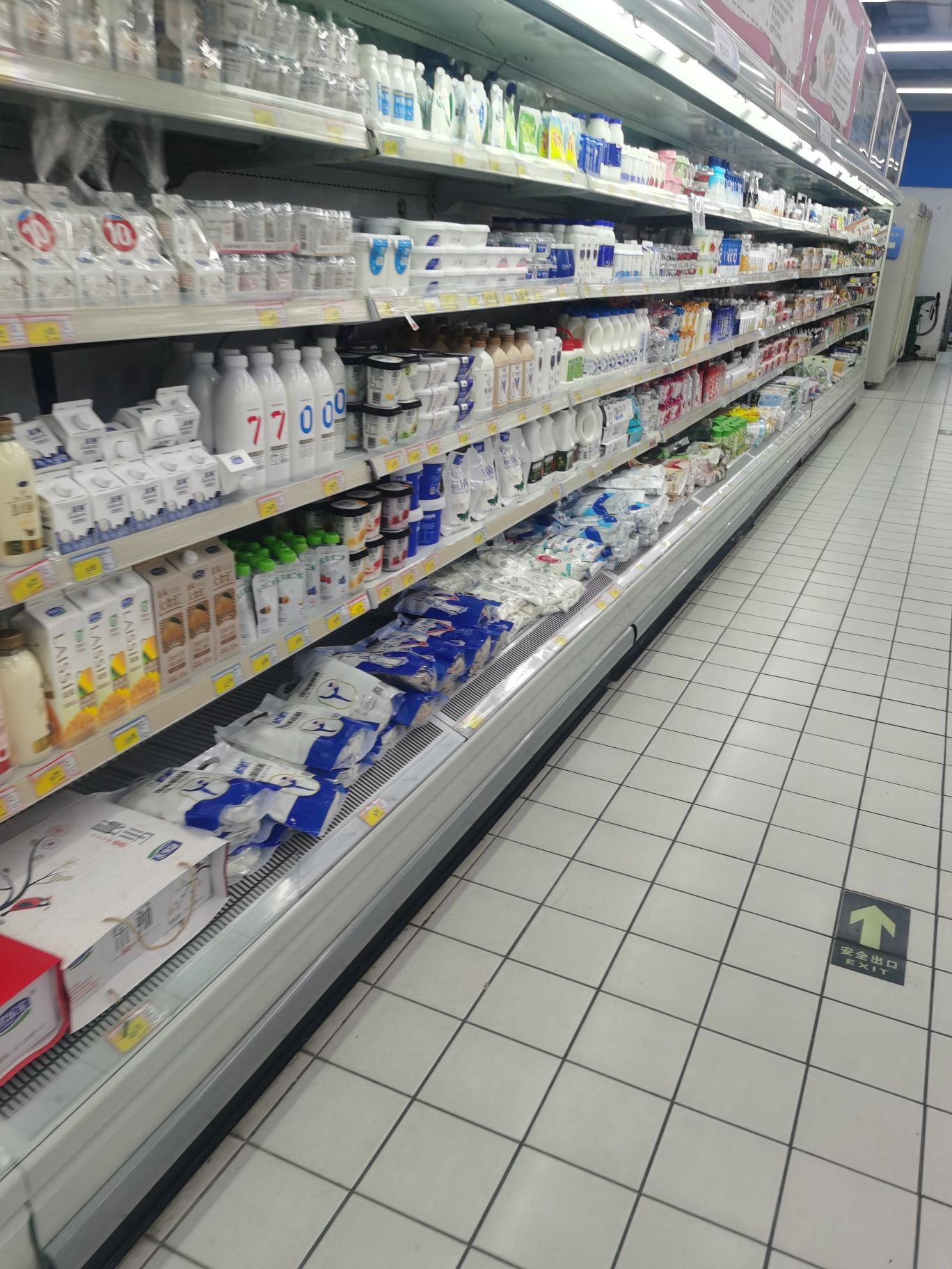 足力健老人鞋北国超市华夏店