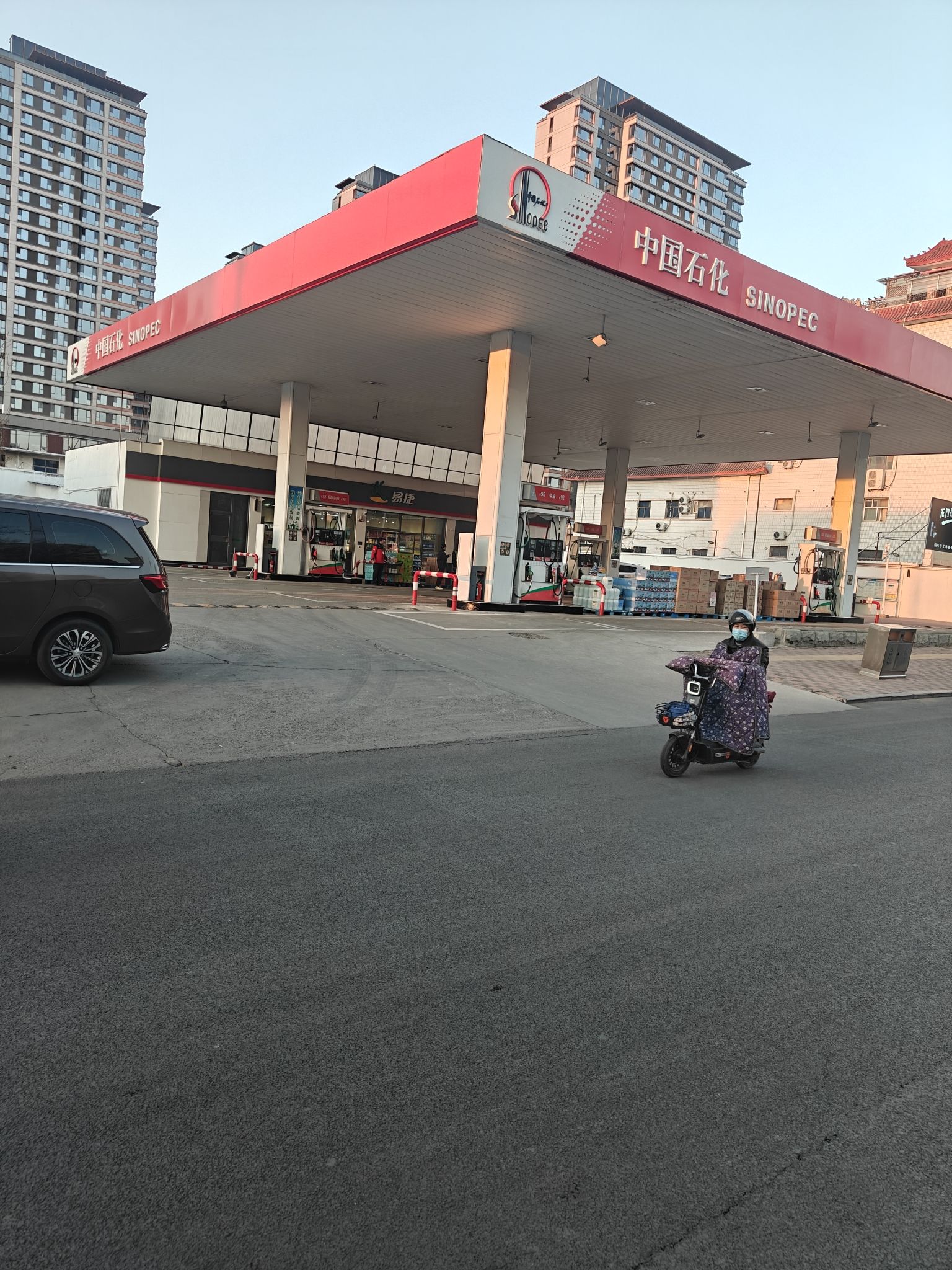 中国石化和东一加油站