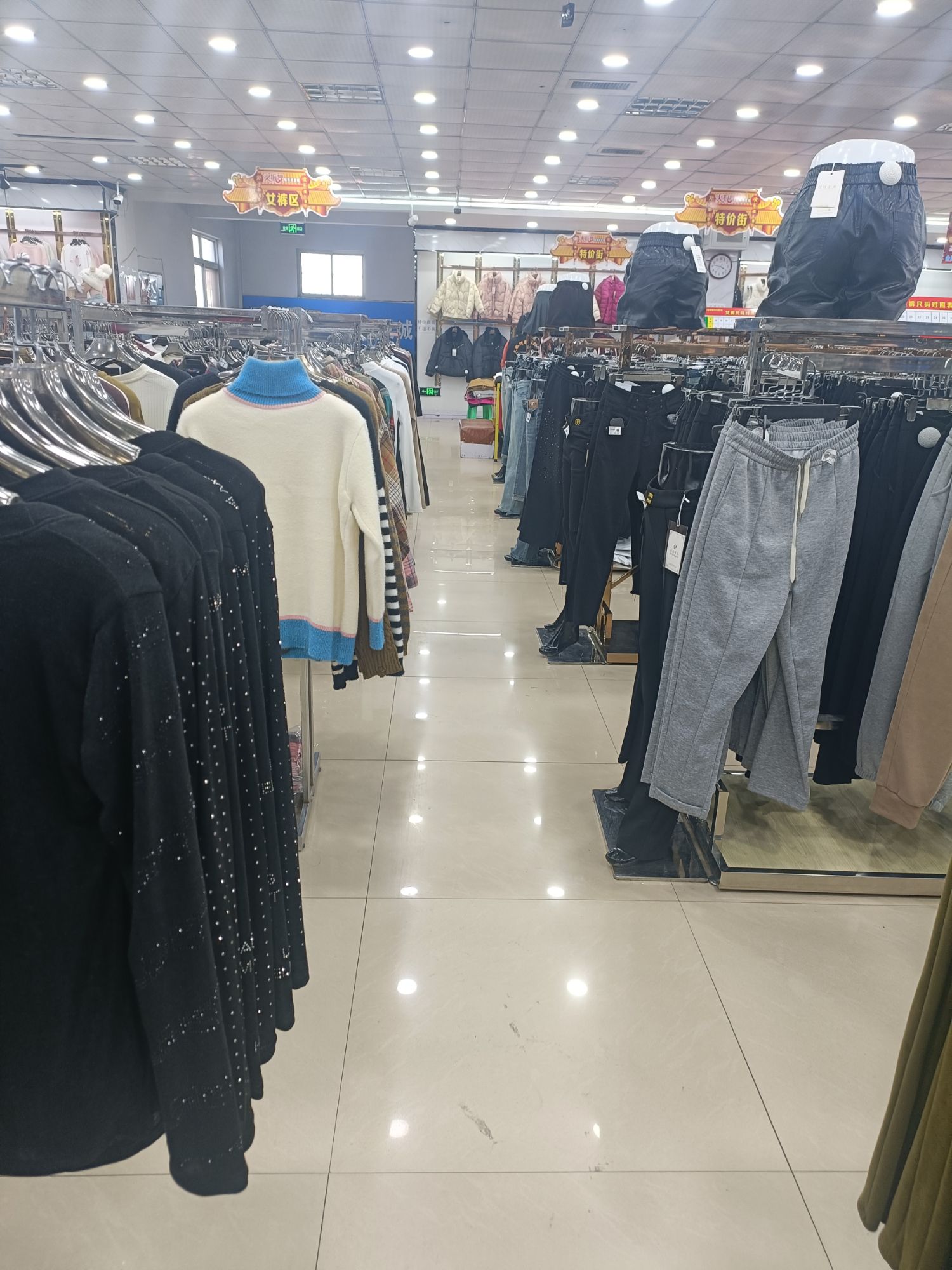 火狐狸服饰批发城(永联大卖场店)