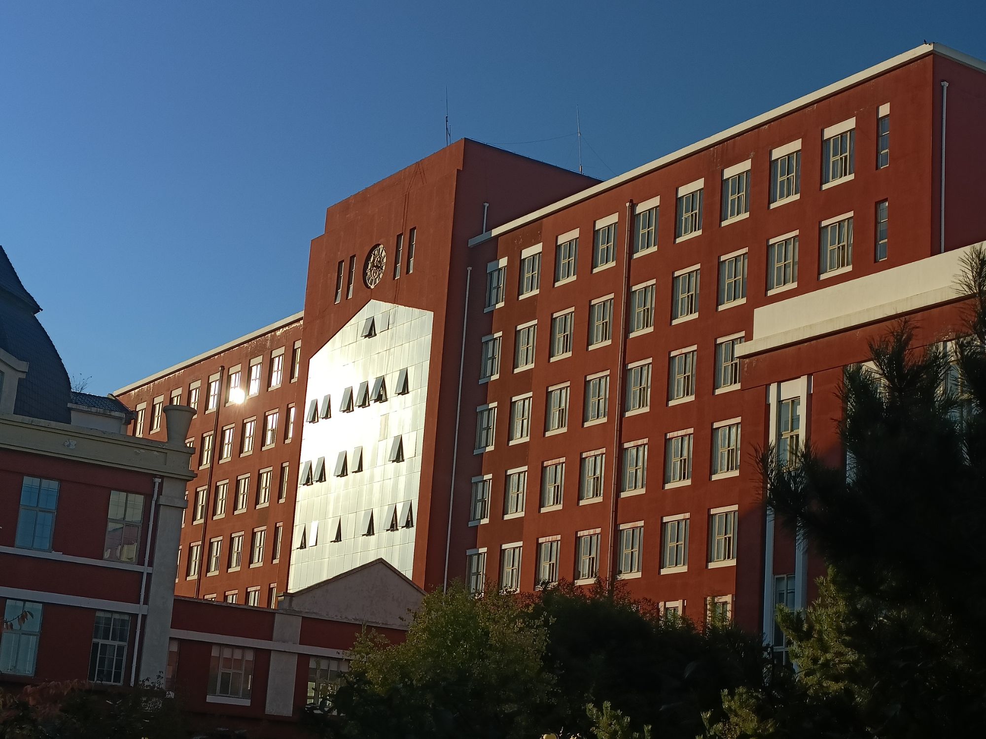 东北大学秦皇岛分校工学馆