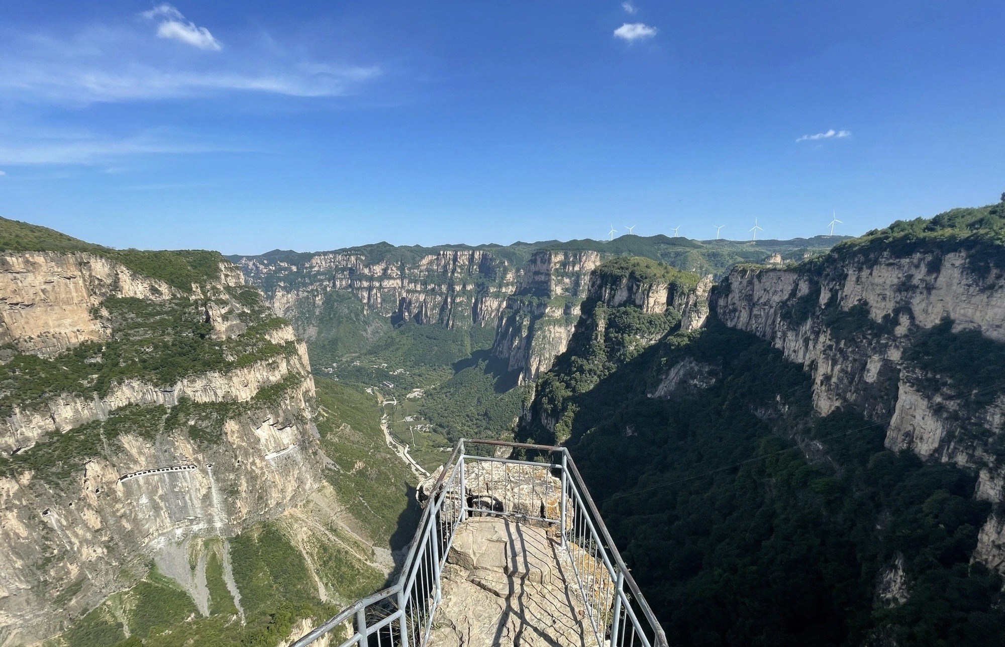 神龙湾挂壁公路观景台旅行图片 2