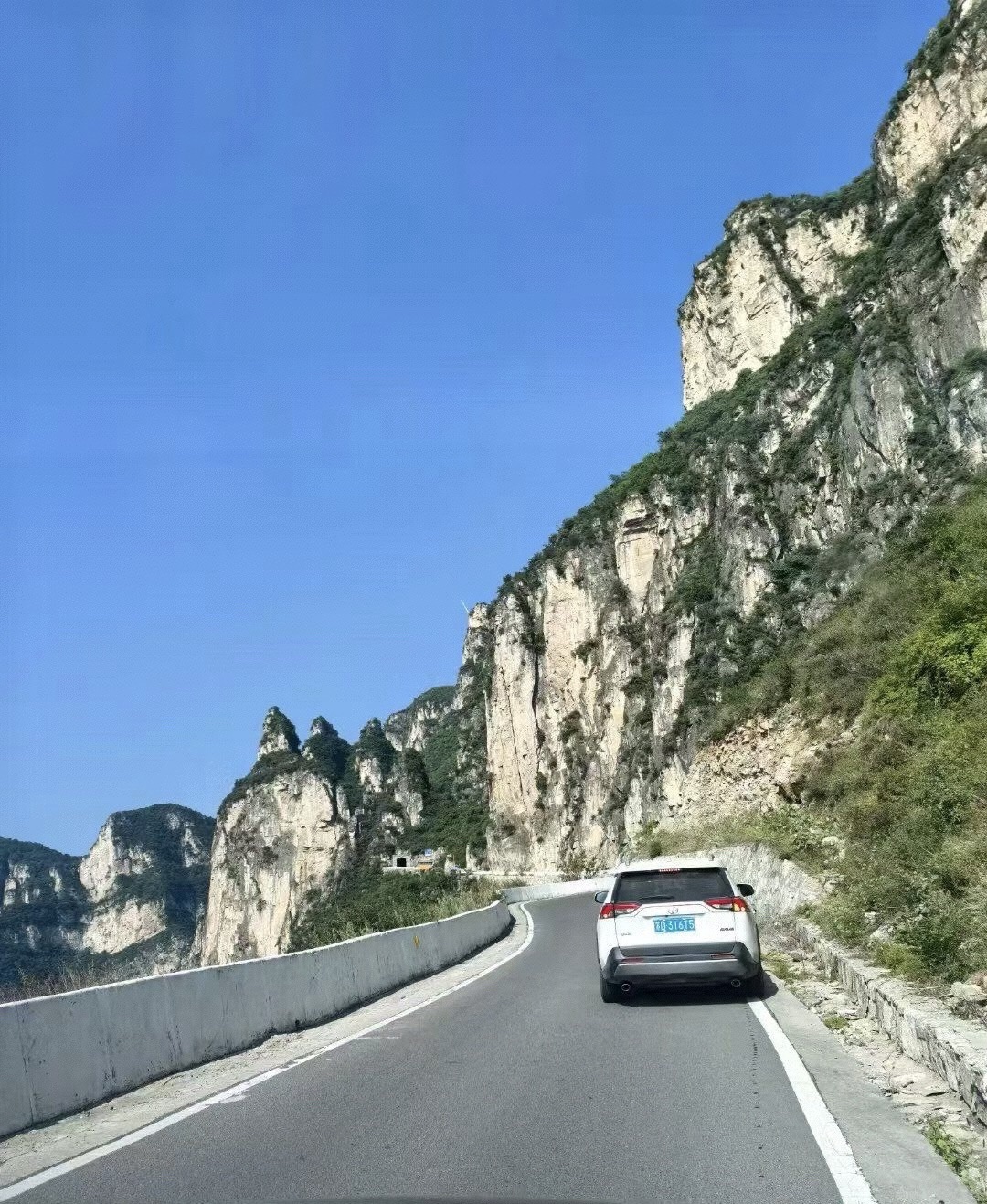 神龙湾挂壁公路观景台旅行图片 3