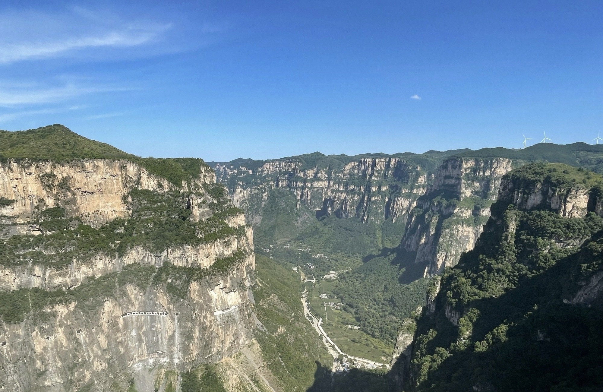 神龙湾挂壁公路观景台旅行图片 1