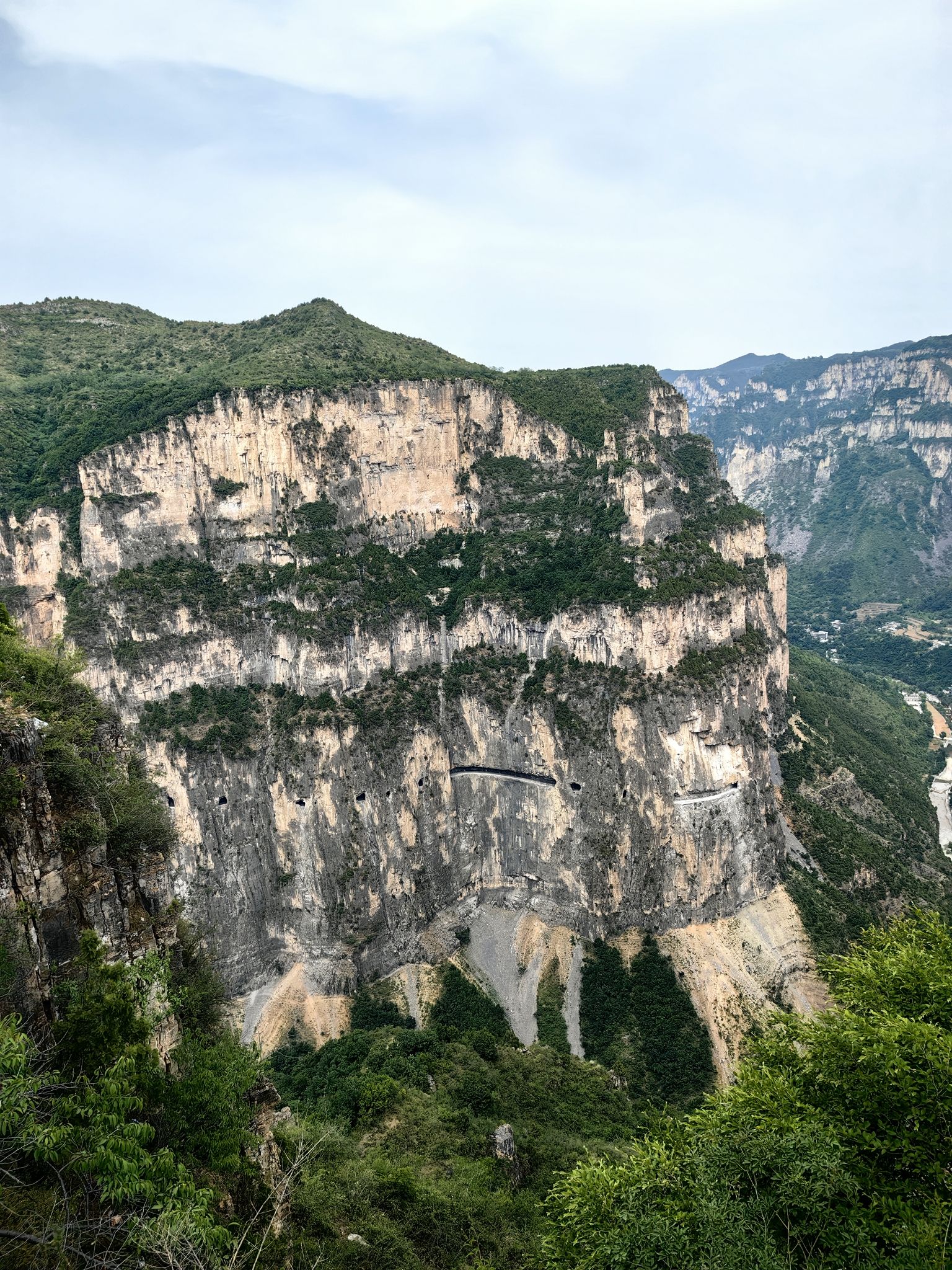 神龙湾挂壁公路观景台旅行图片 3