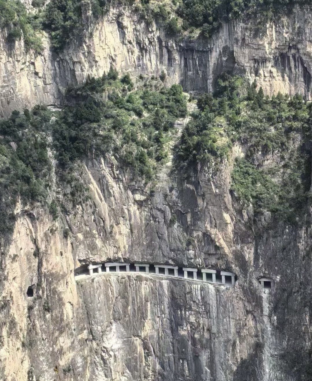 神龙湾挂壁公路观景台旅行图片 2