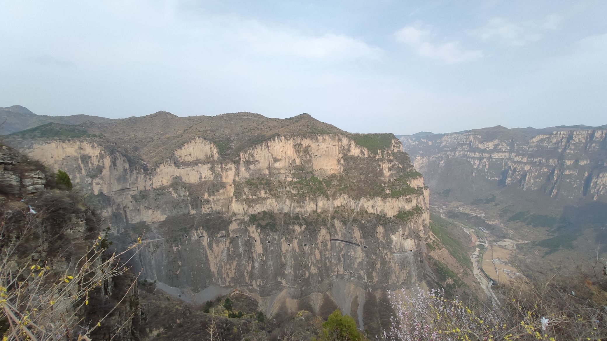 神龙湾挂壁公路观景台旅行图片 1