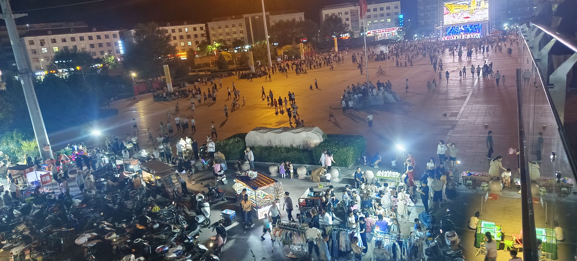 沁园春广场