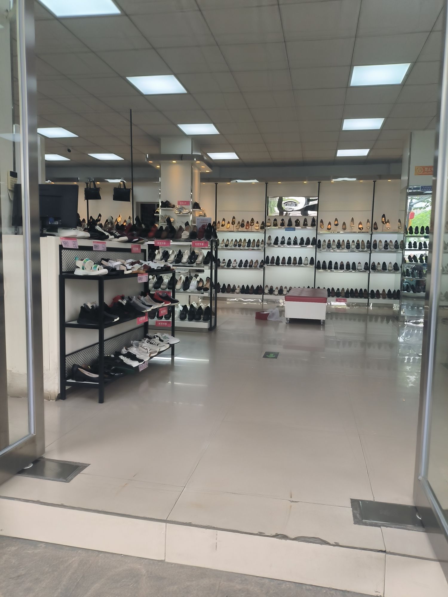 双凤皮鞋(哈啰轻酒店店)