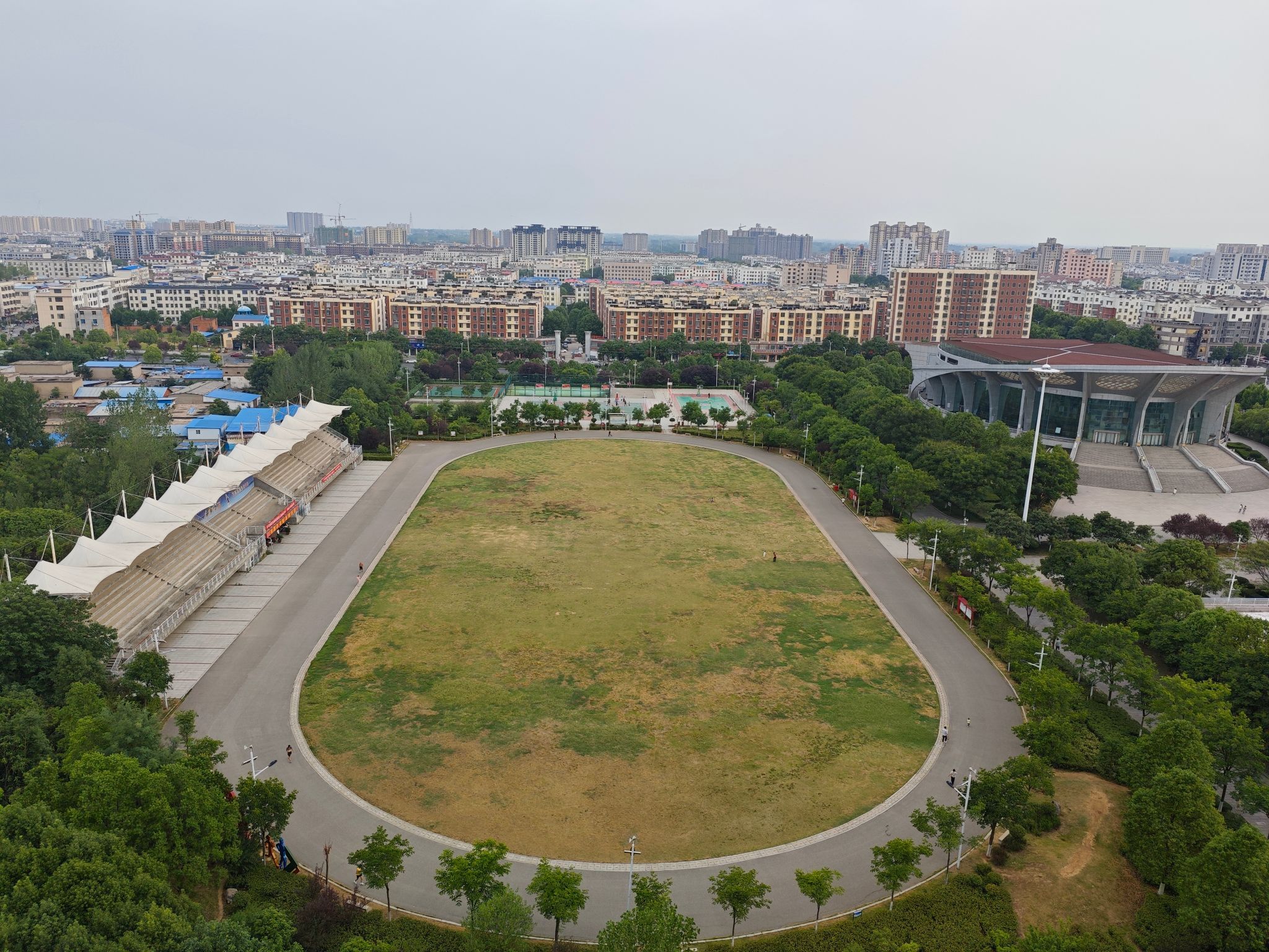 罗山县体育馆