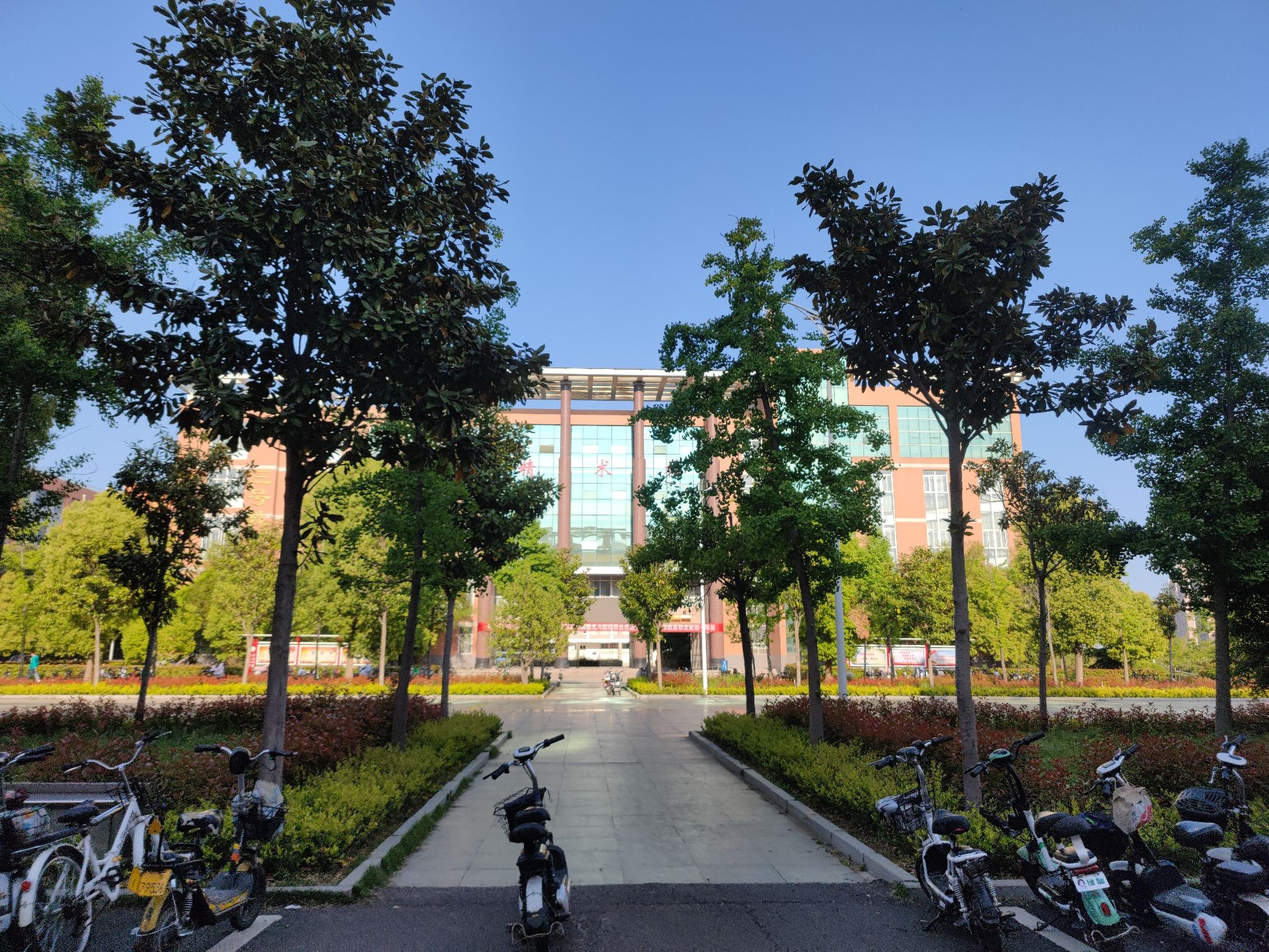 南阳医学高等专科学校仲景西区