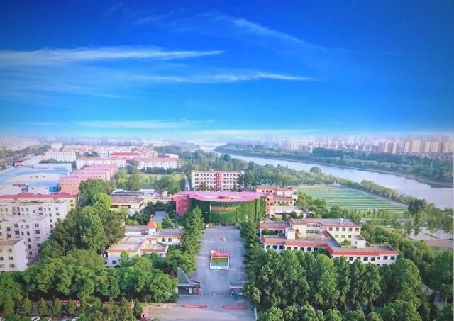 鹤壁育才学校