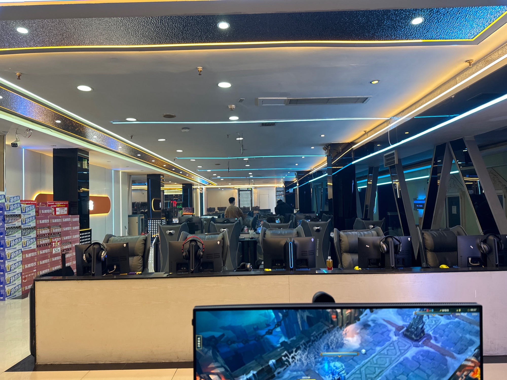 濮阳市金堤路梦幻之恋网络会所