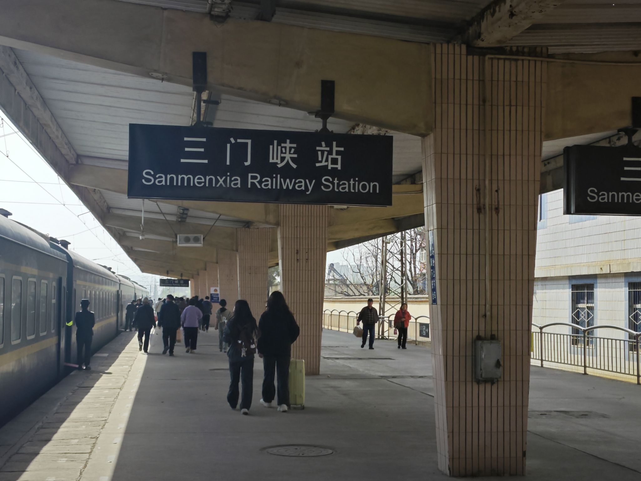 三门峡站