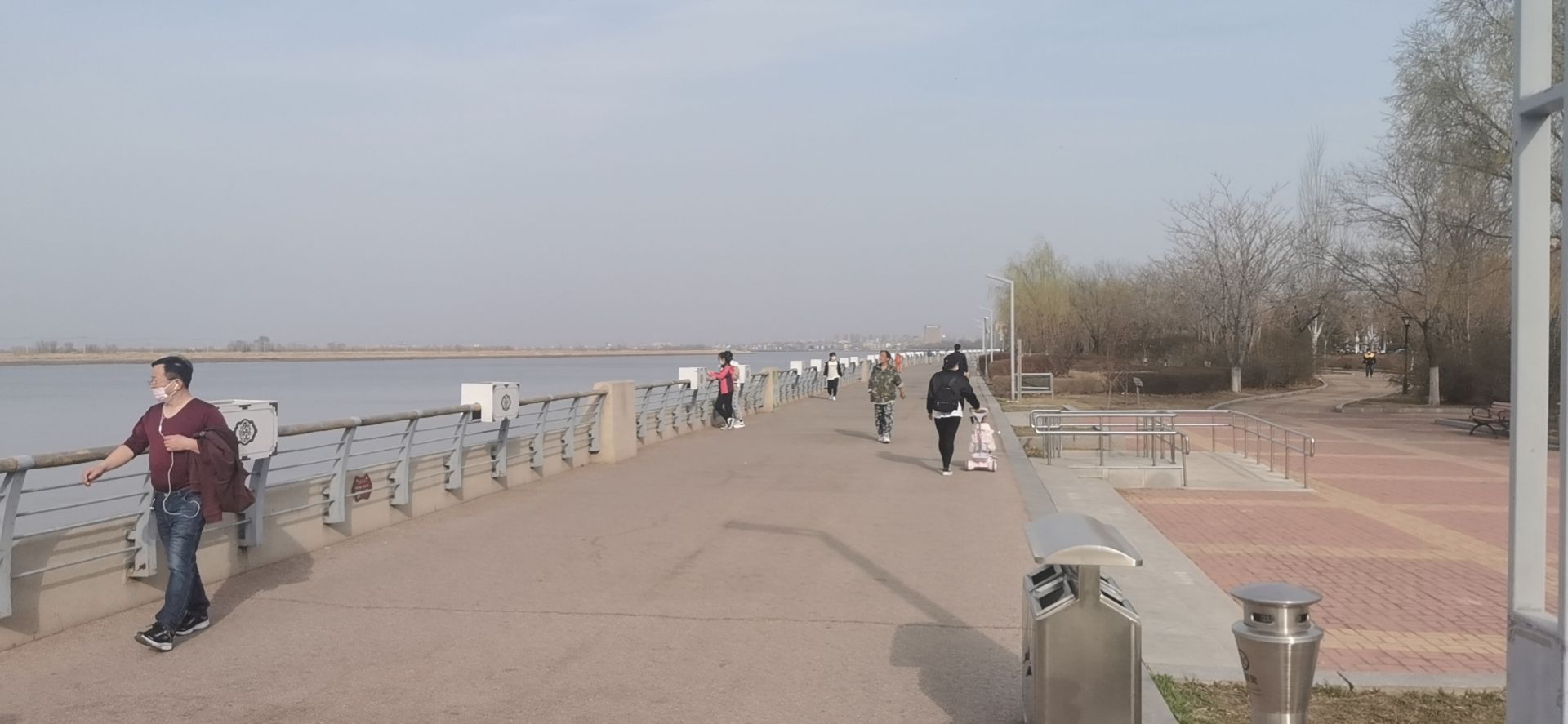 平安广场旅行图片 3