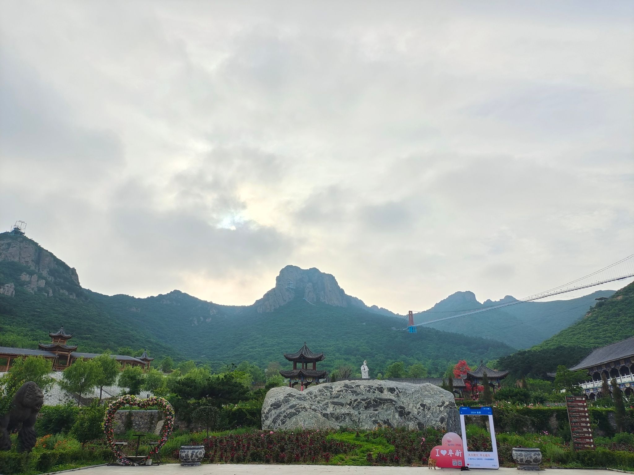 乌兰木图山旅行图片 1