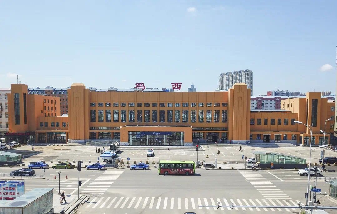 鸡西站