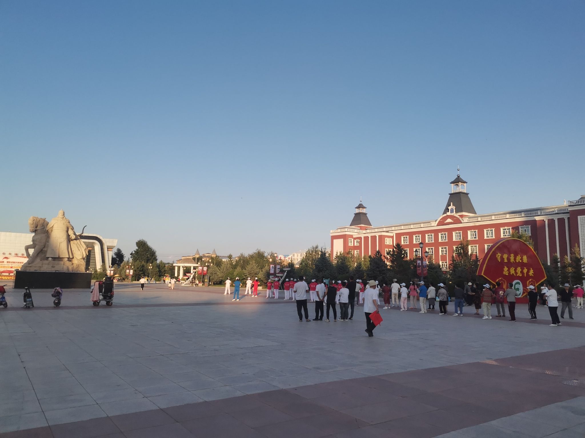 哈萨尔广场旅行图片 1