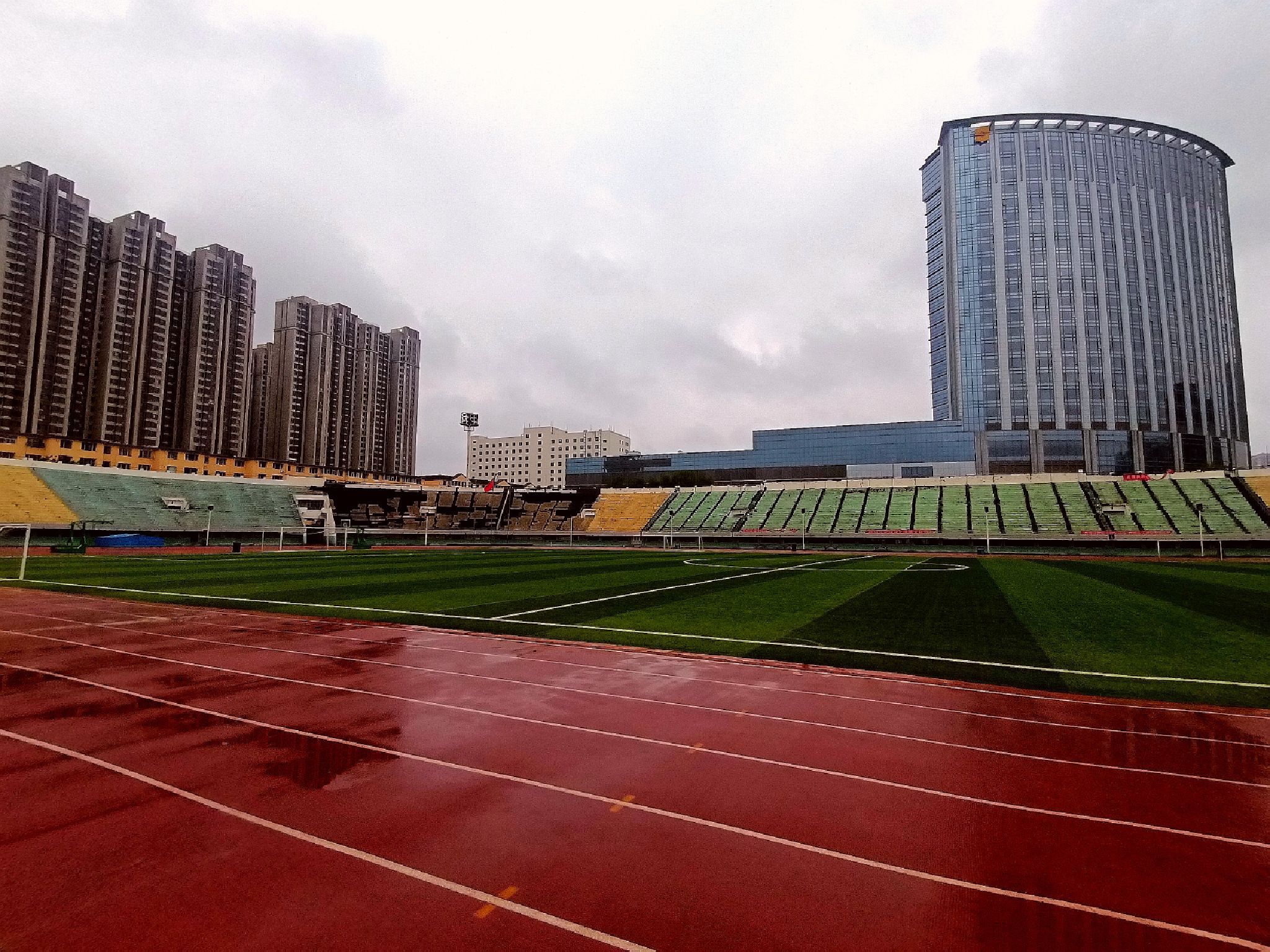 呼和浩特市全民健身服务中心体育场