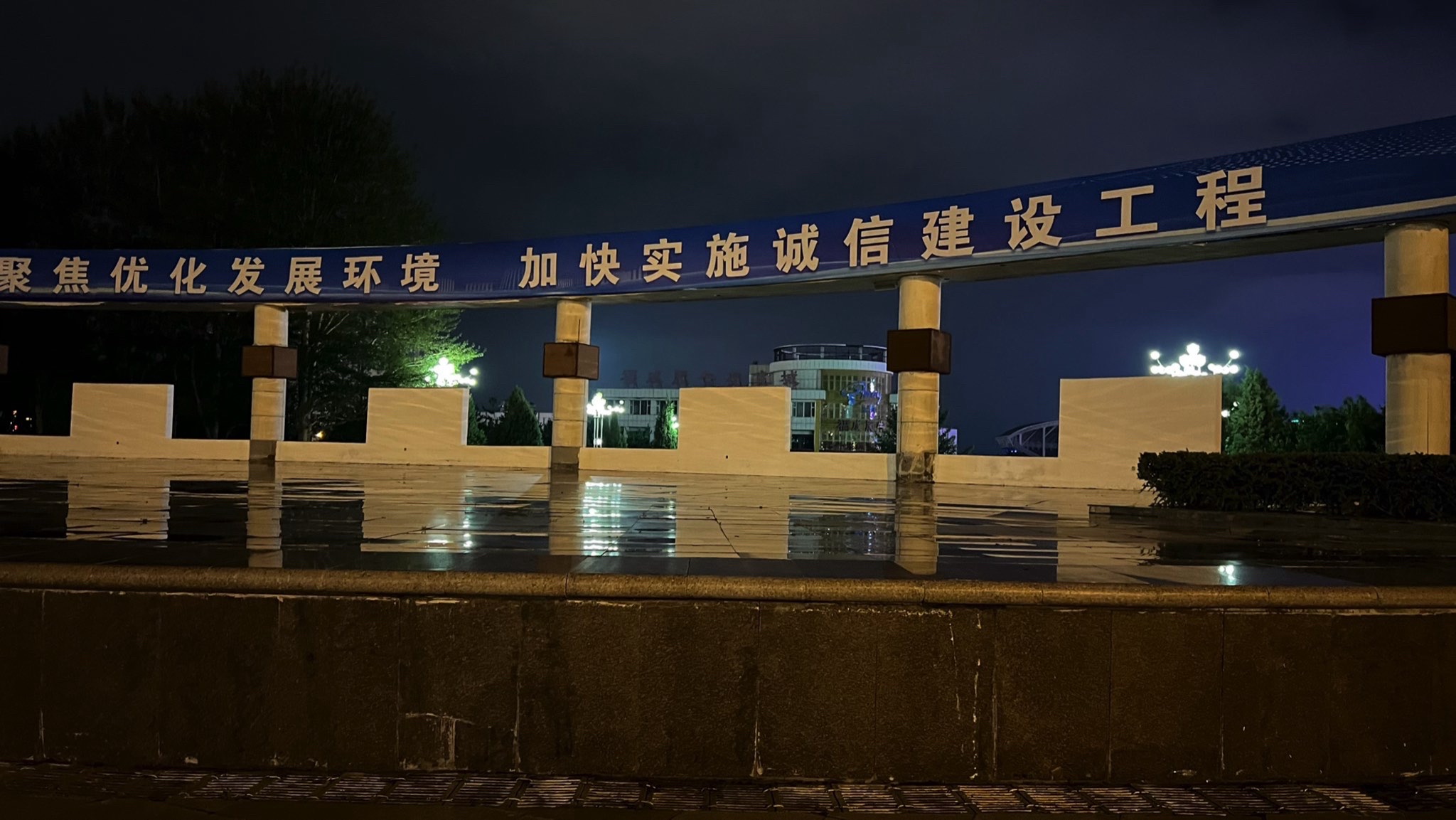 乌兰察布广场旅行图片 1