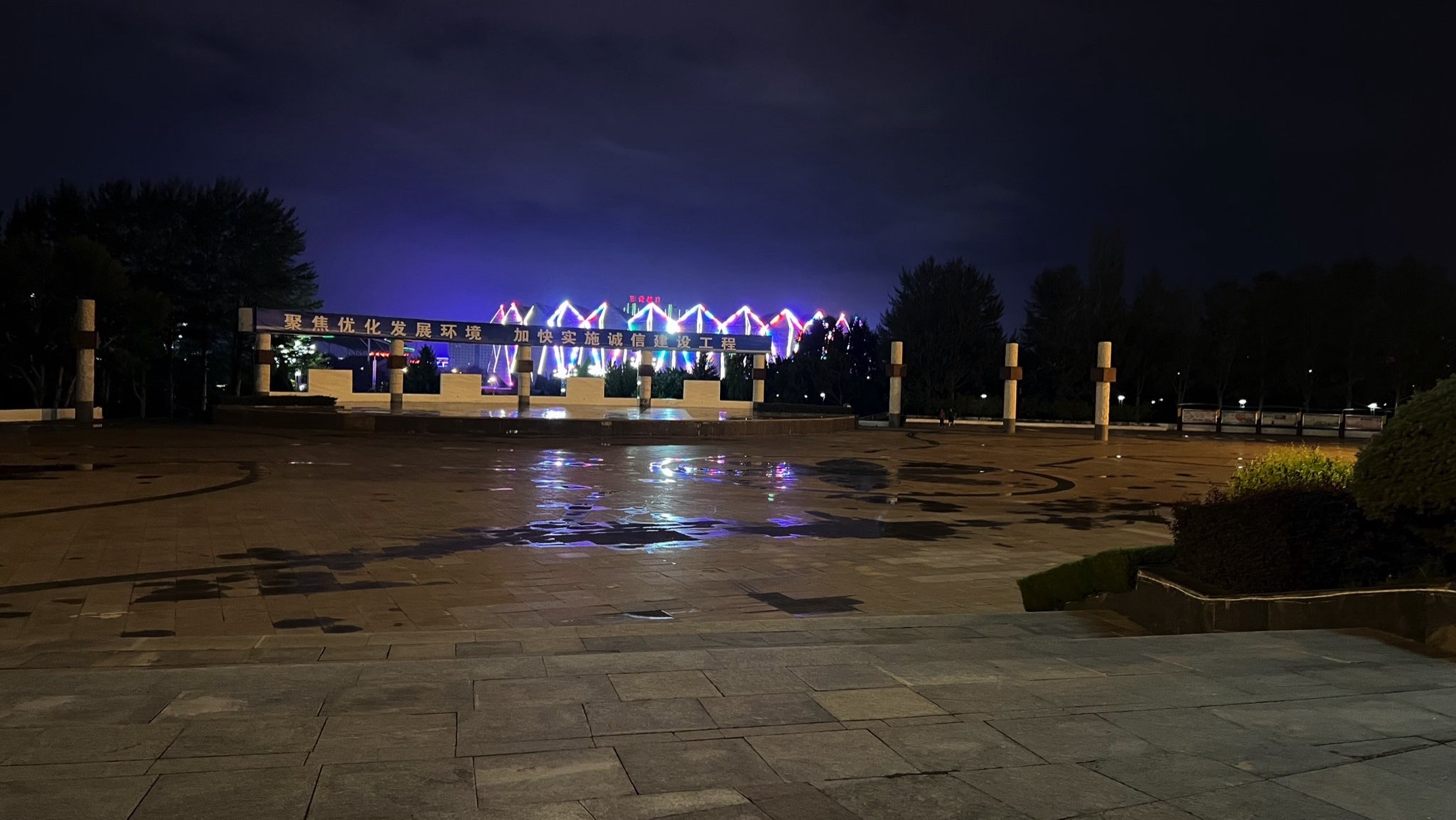 乌兰察布广场旅行图片 3