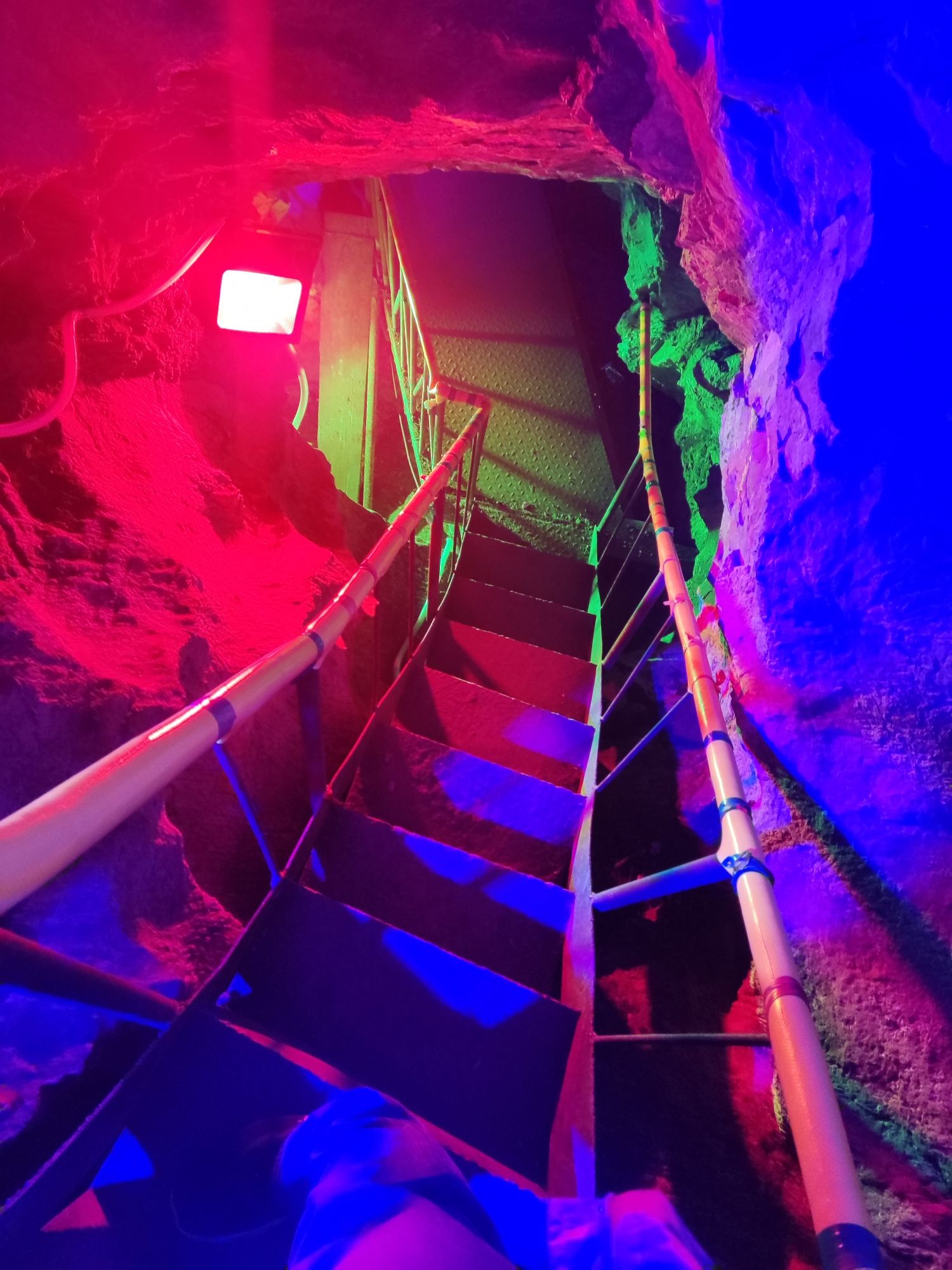 月牙山溶洞旅行图片 3