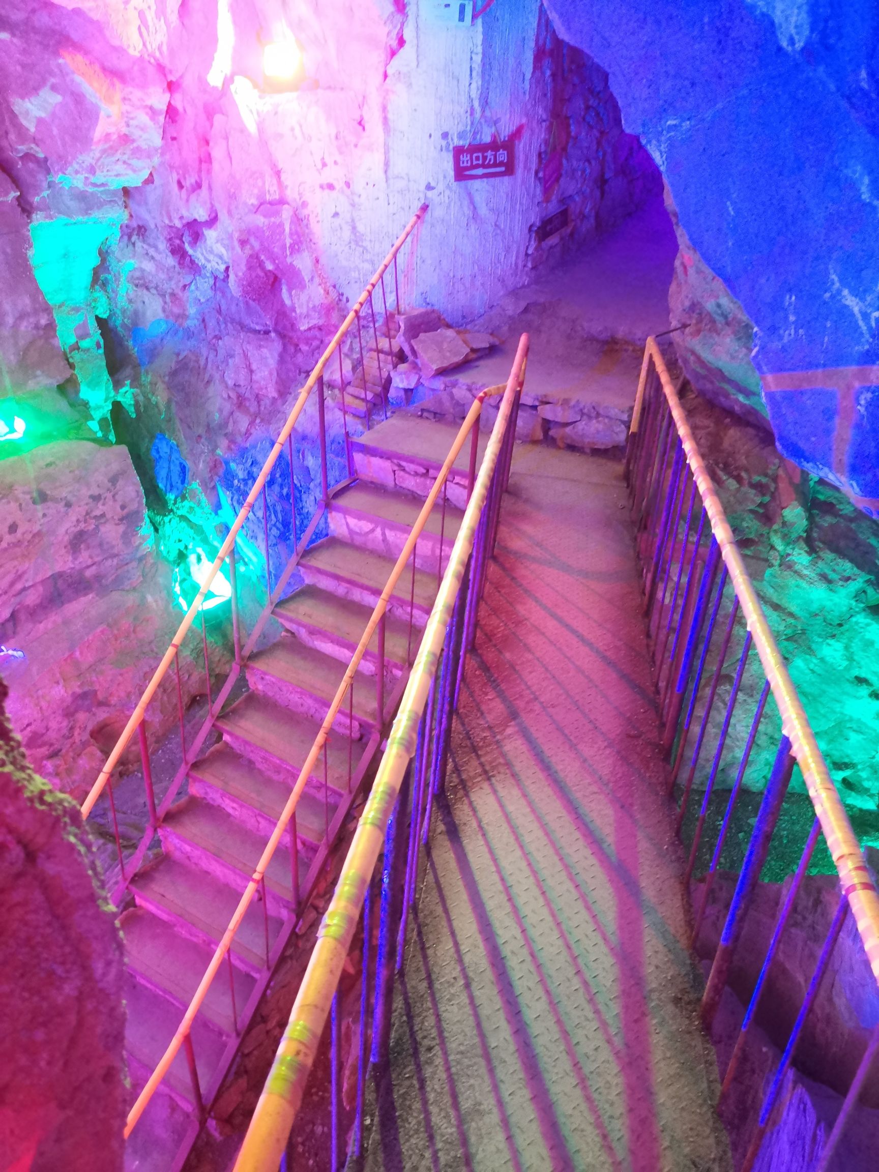 月牙山溶洞旅行图片 3