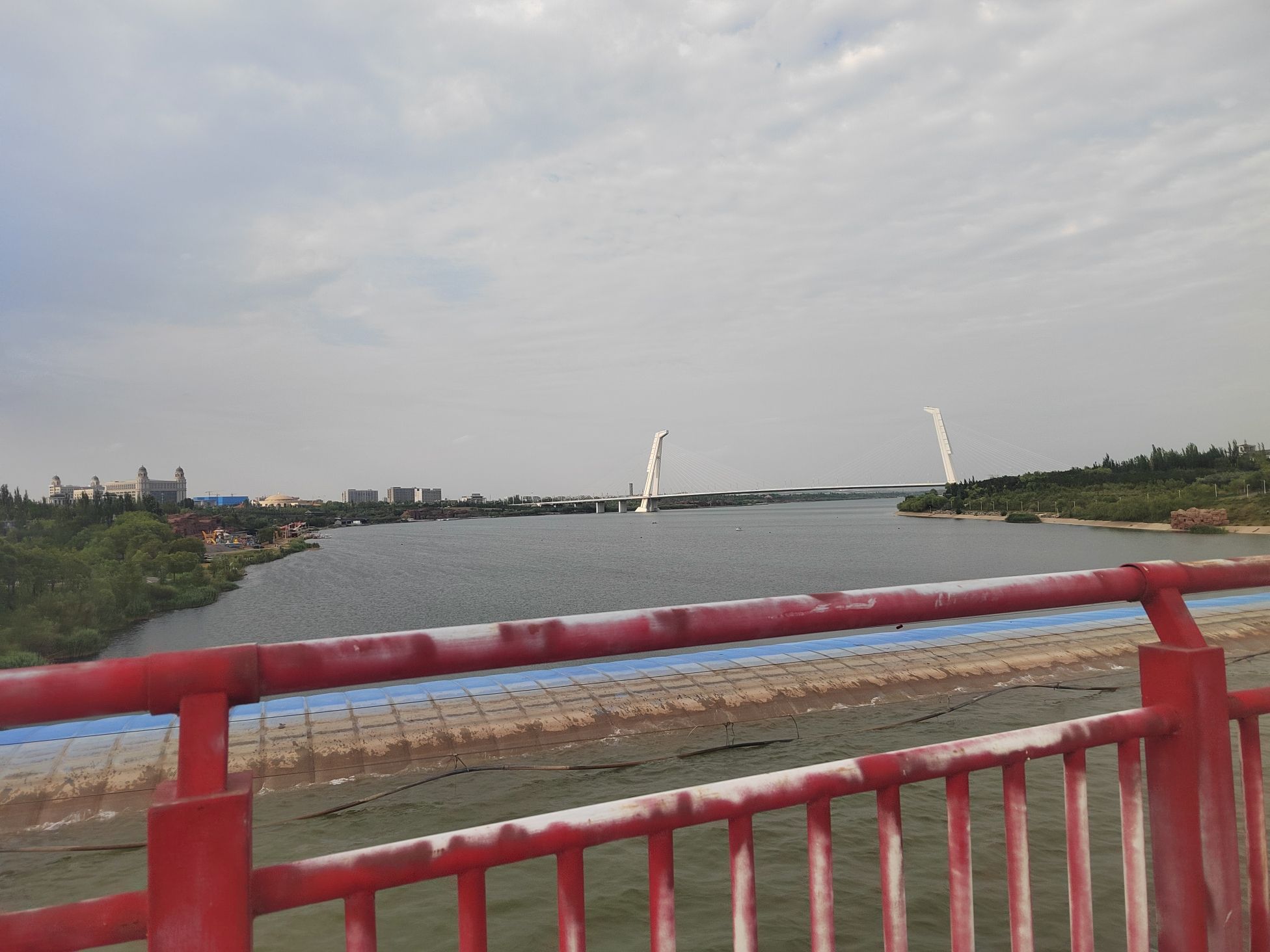 乌兰木伦滨河广场旅行图片 3