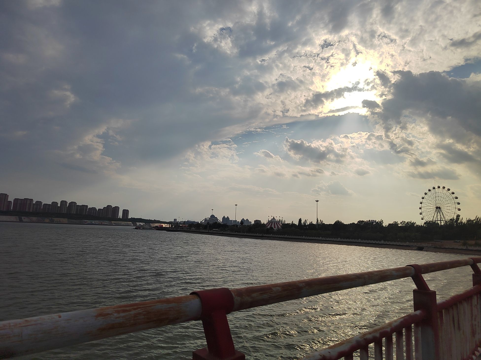 乌兰木伦滨河广场旅行图片 2