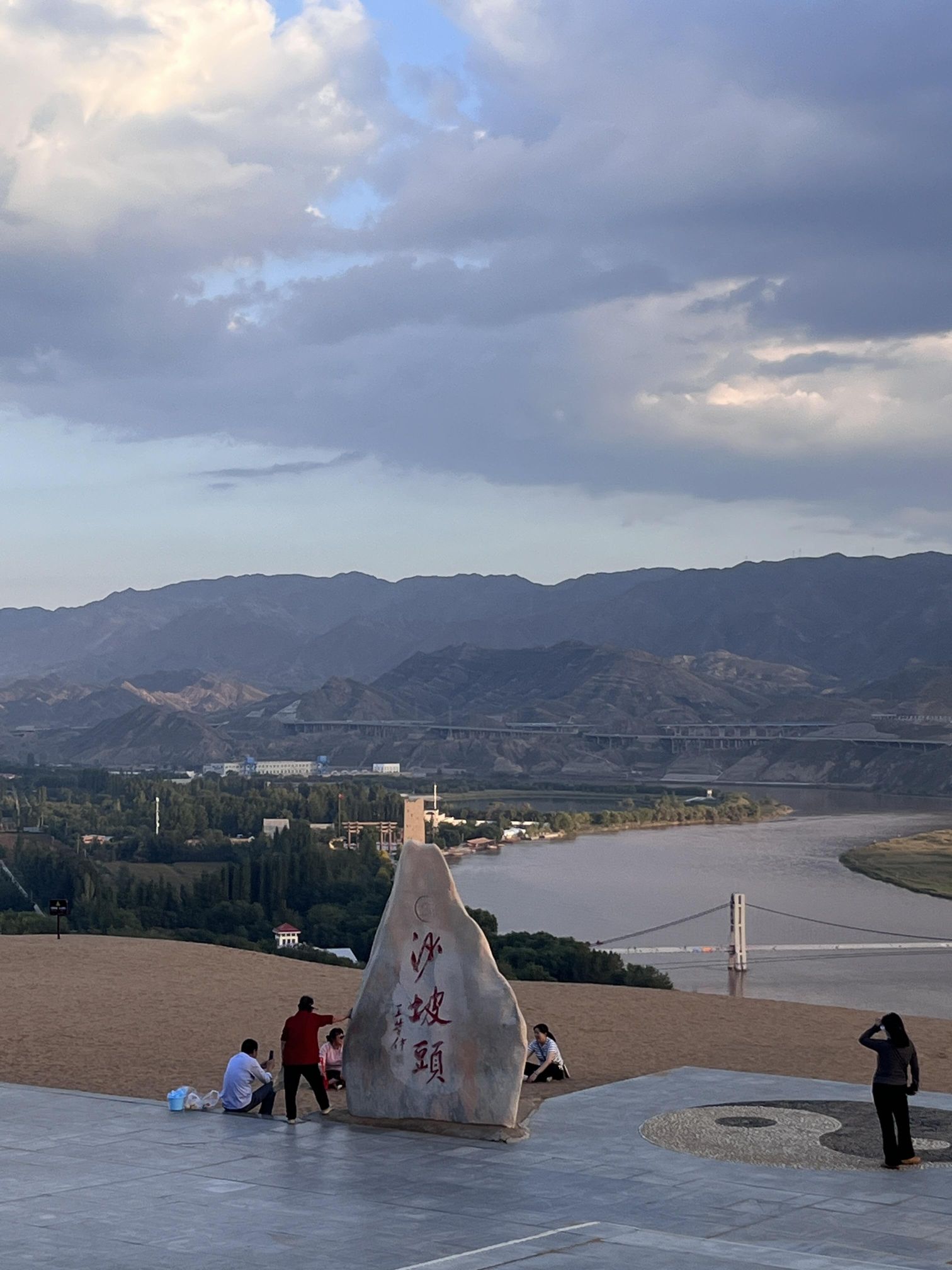 腾格里沙漠通湖草原旅游区旅行图片 1