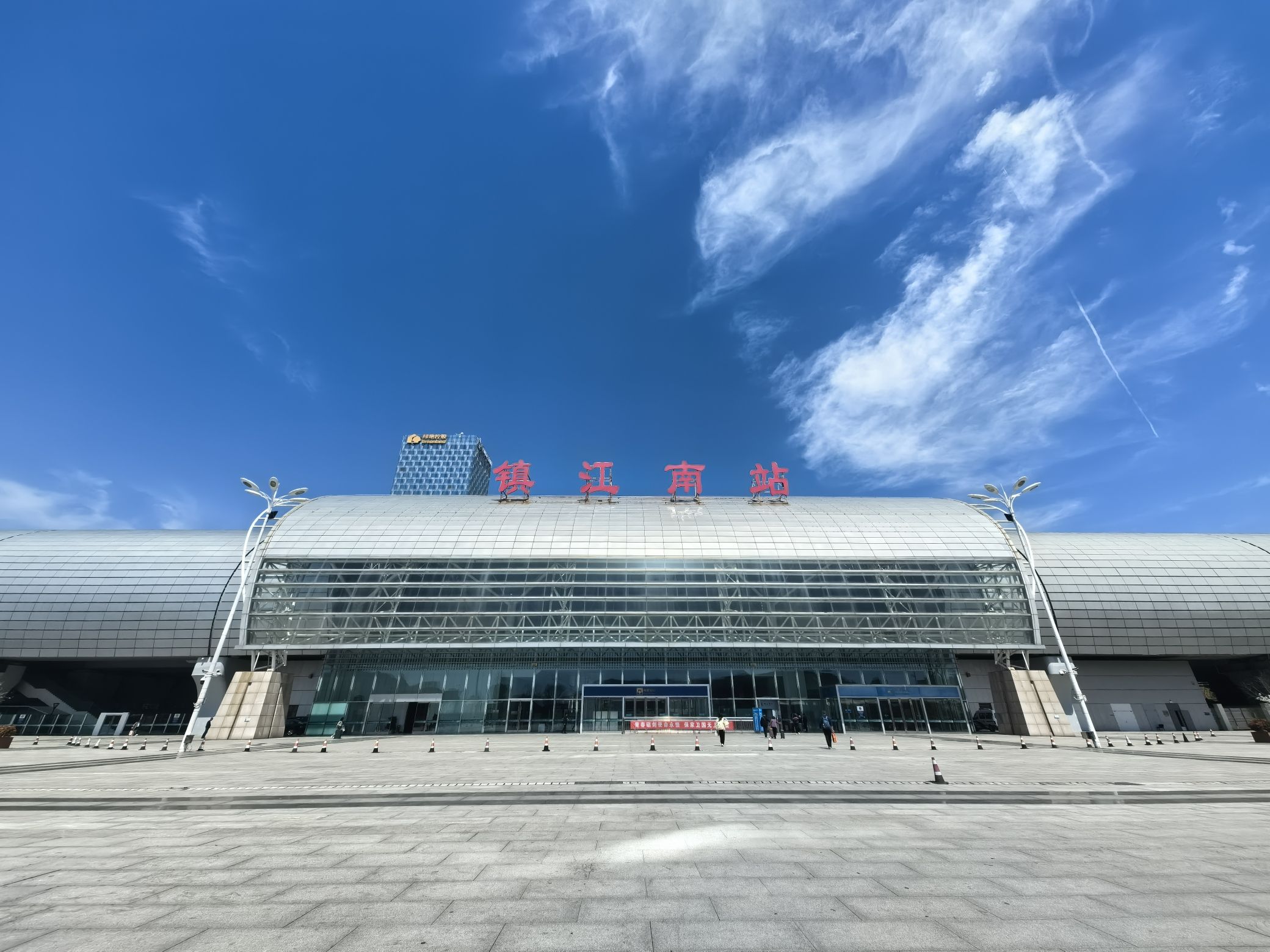 镇江南站