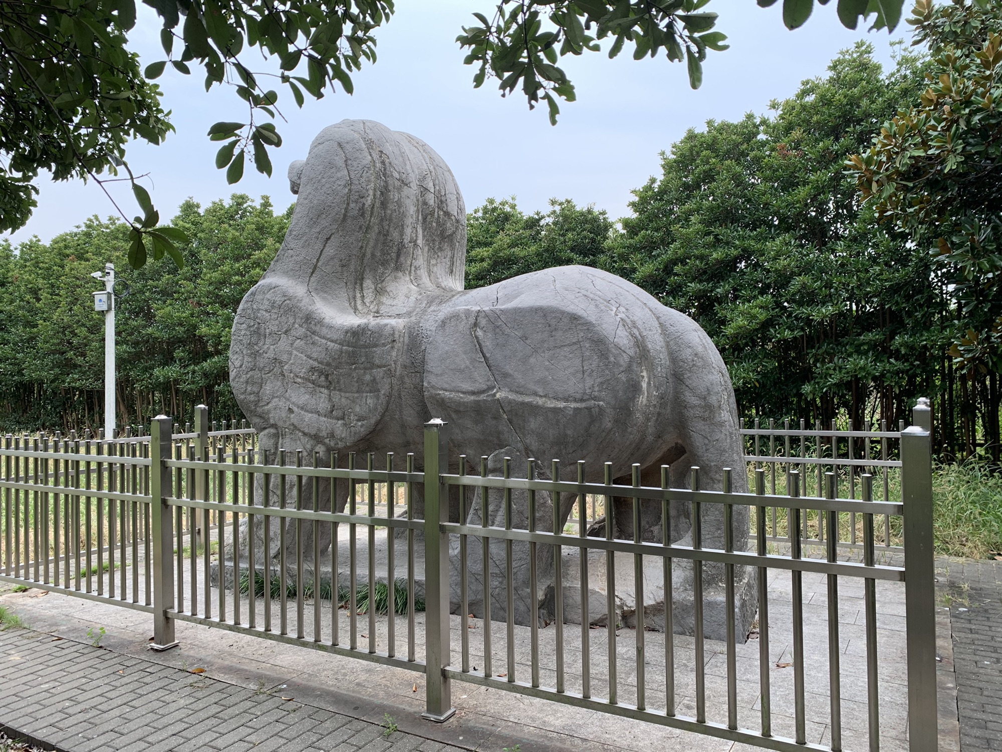 南朝梁南康简王萧绩墓石刻旅行图片 2
