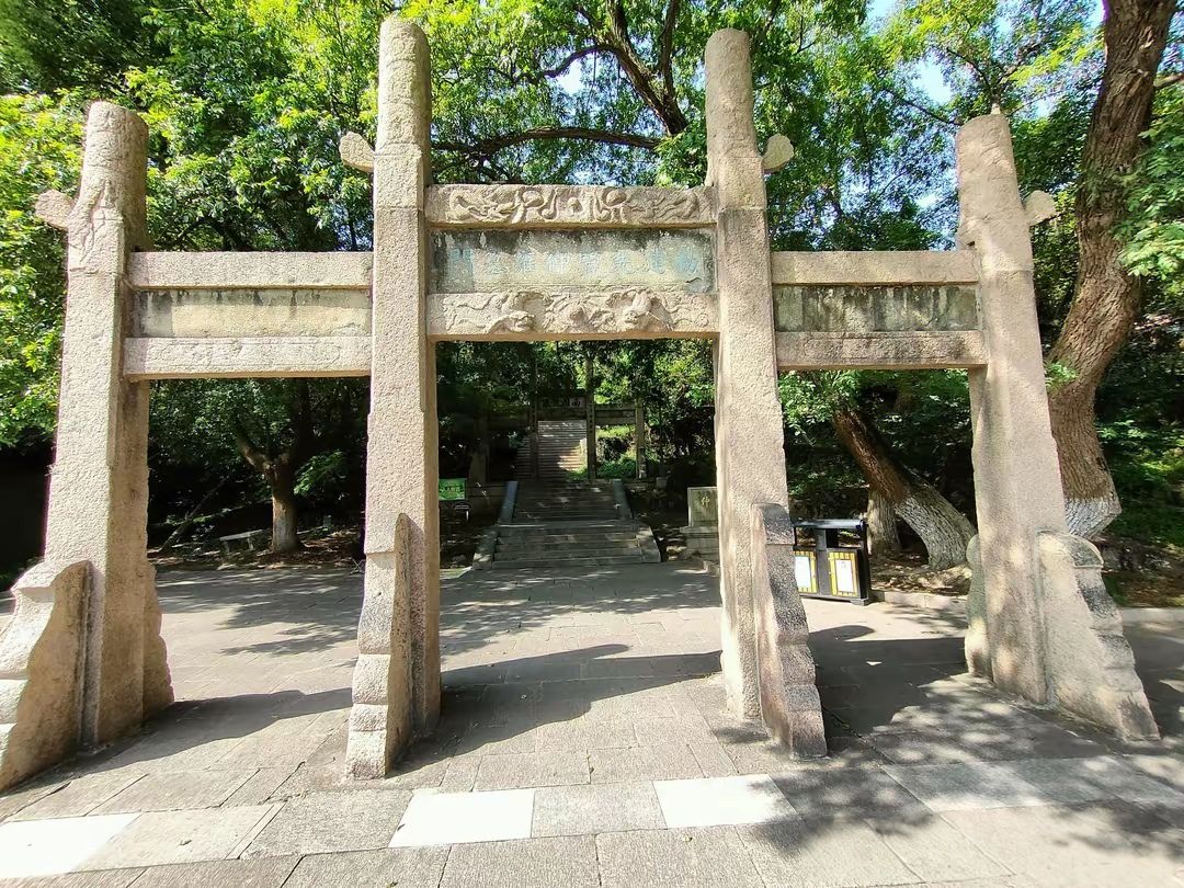 虞山国家森林公园-仲雍墓