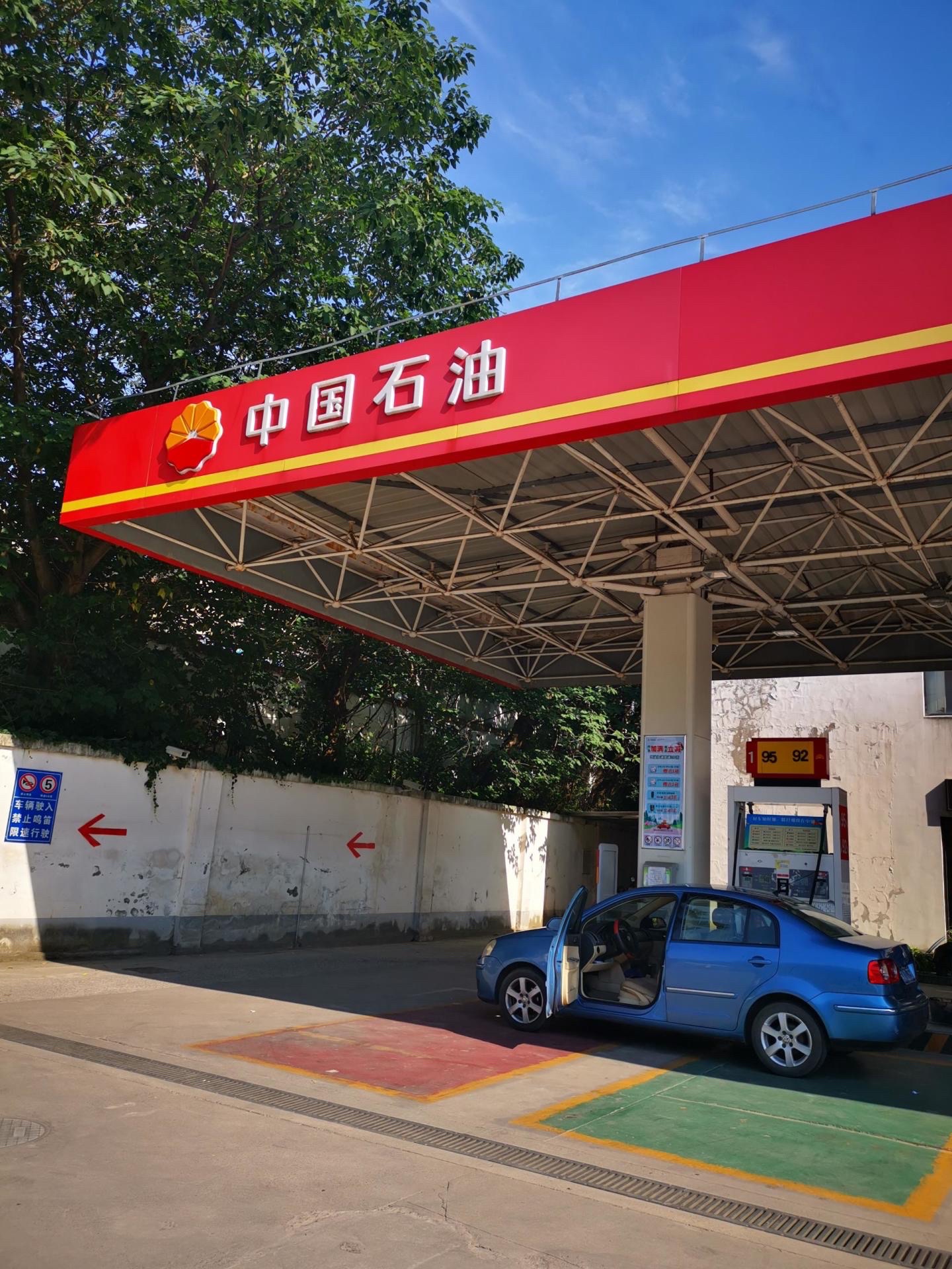 中国石油加油站(南华路新洲站)