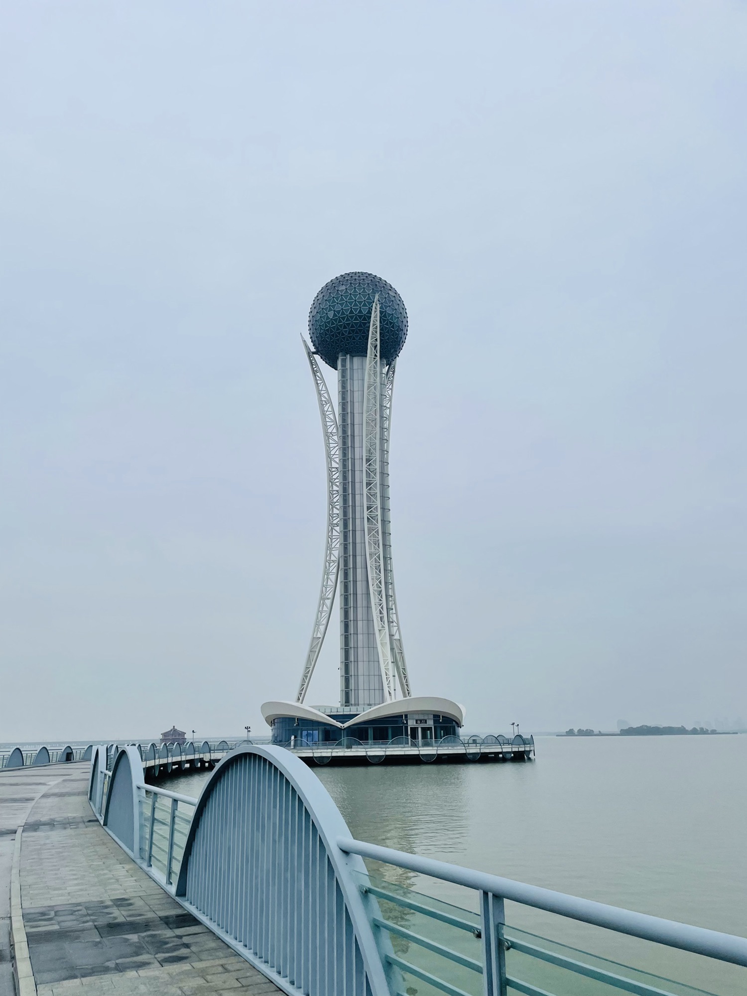 揽月湾广场旅行图片 1