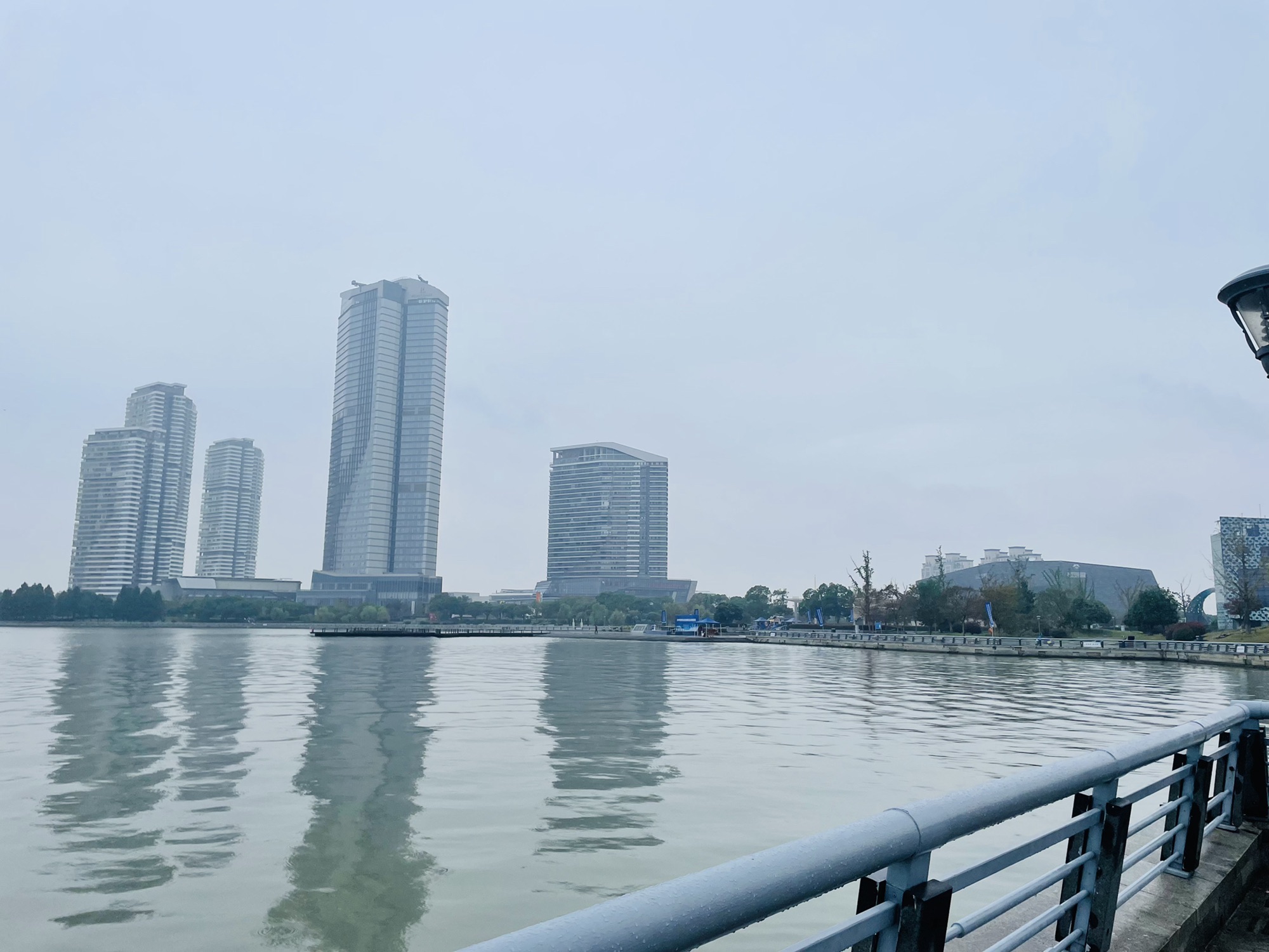 揽月湾广场旅行图片 3