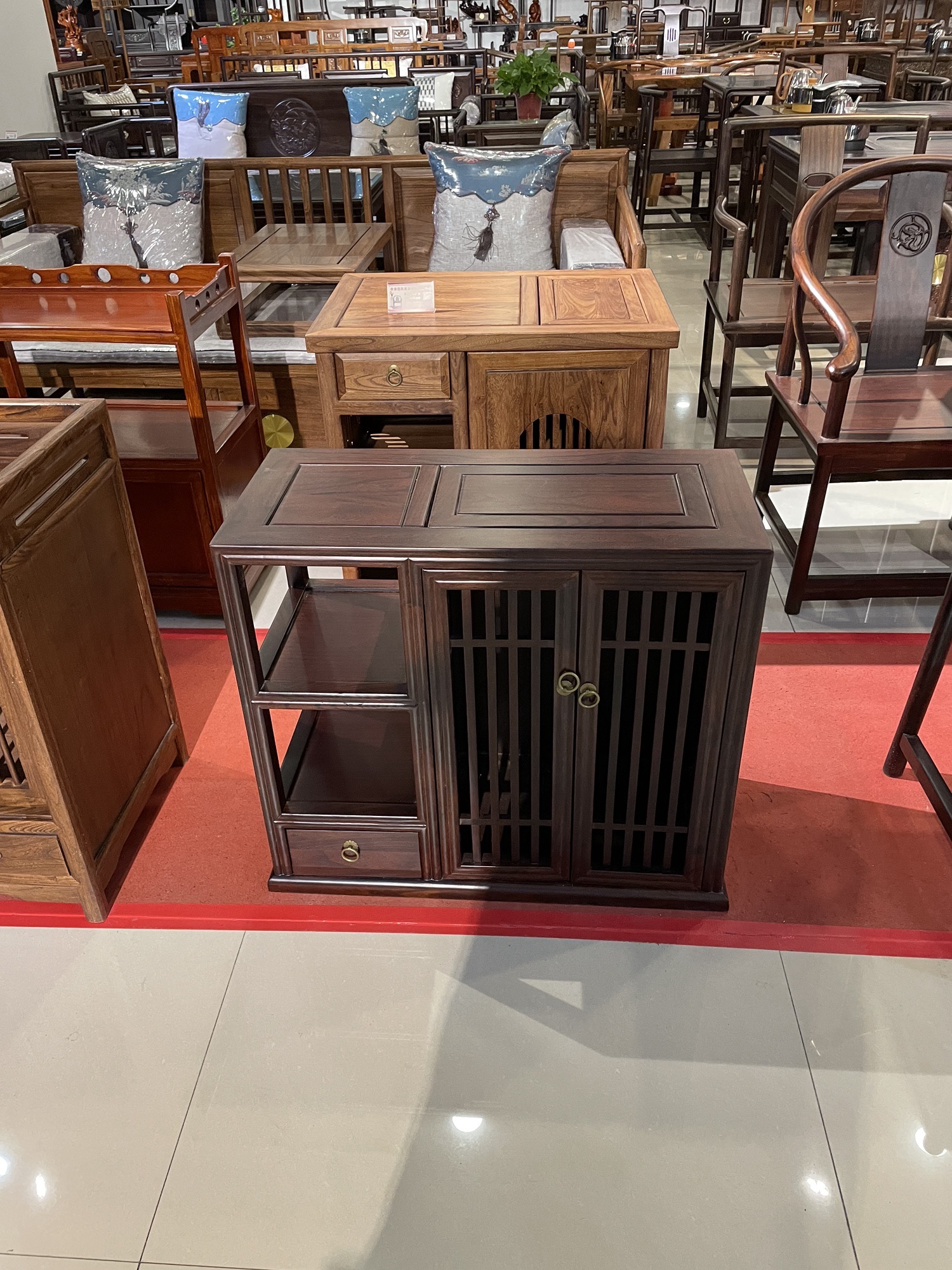 河王家具批发商场