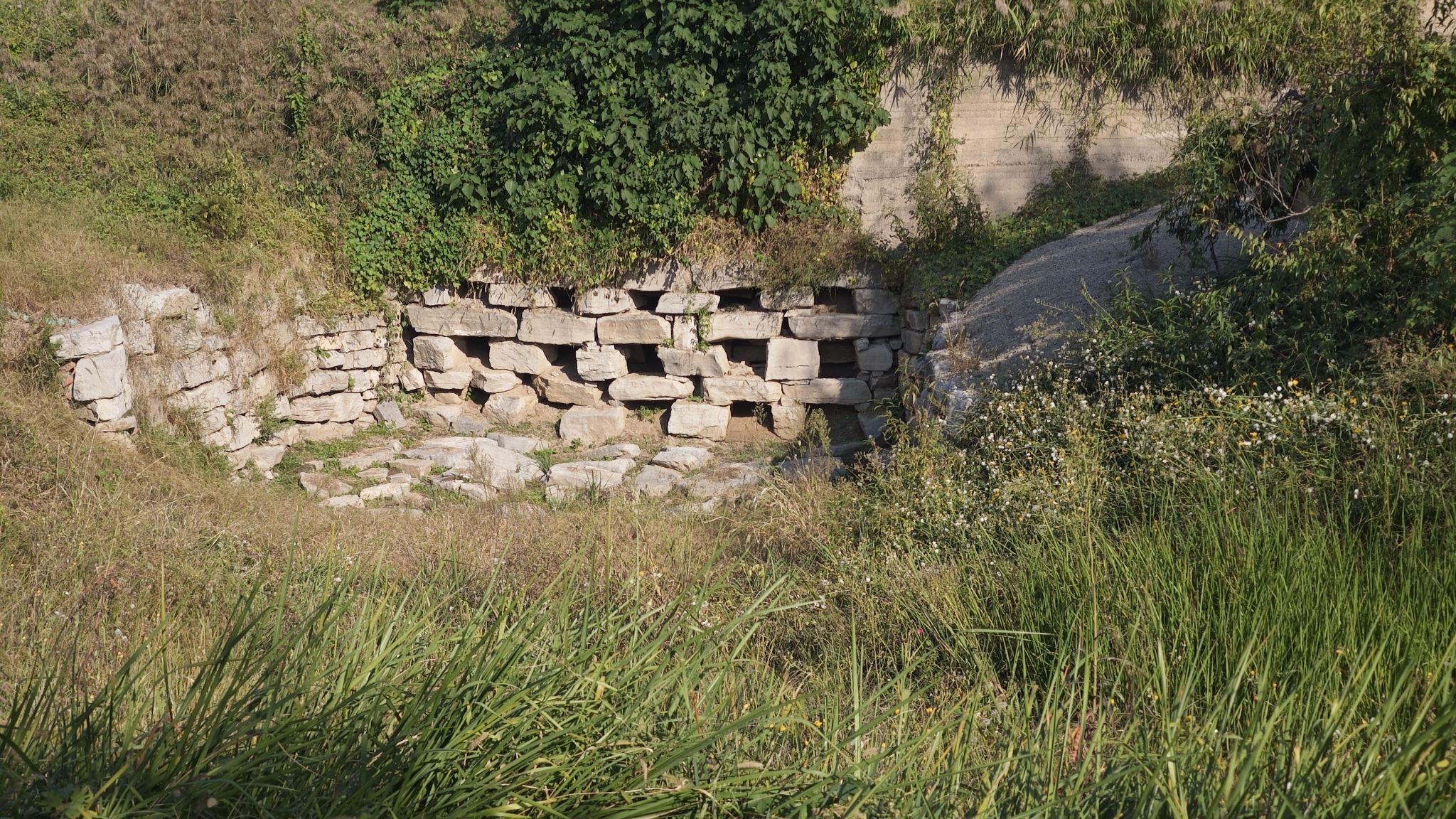 齐故城排水道口旅行图片 1